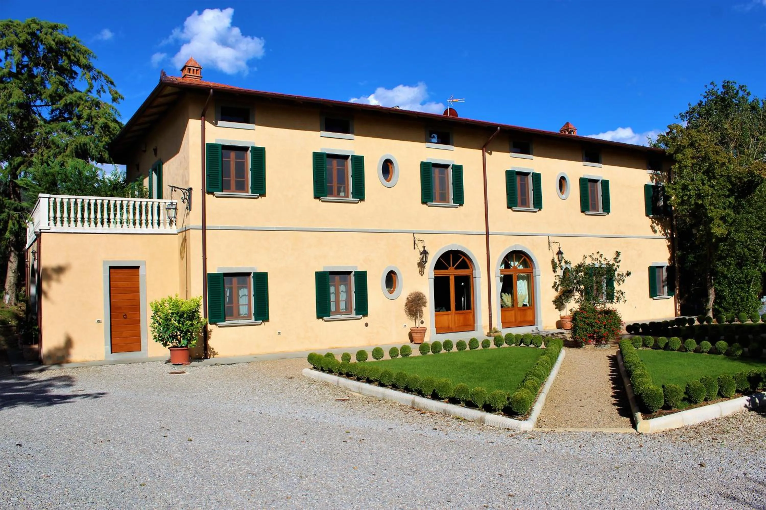 Facade/entrance in La Cantina Relais - Fattoria Il Cipresso