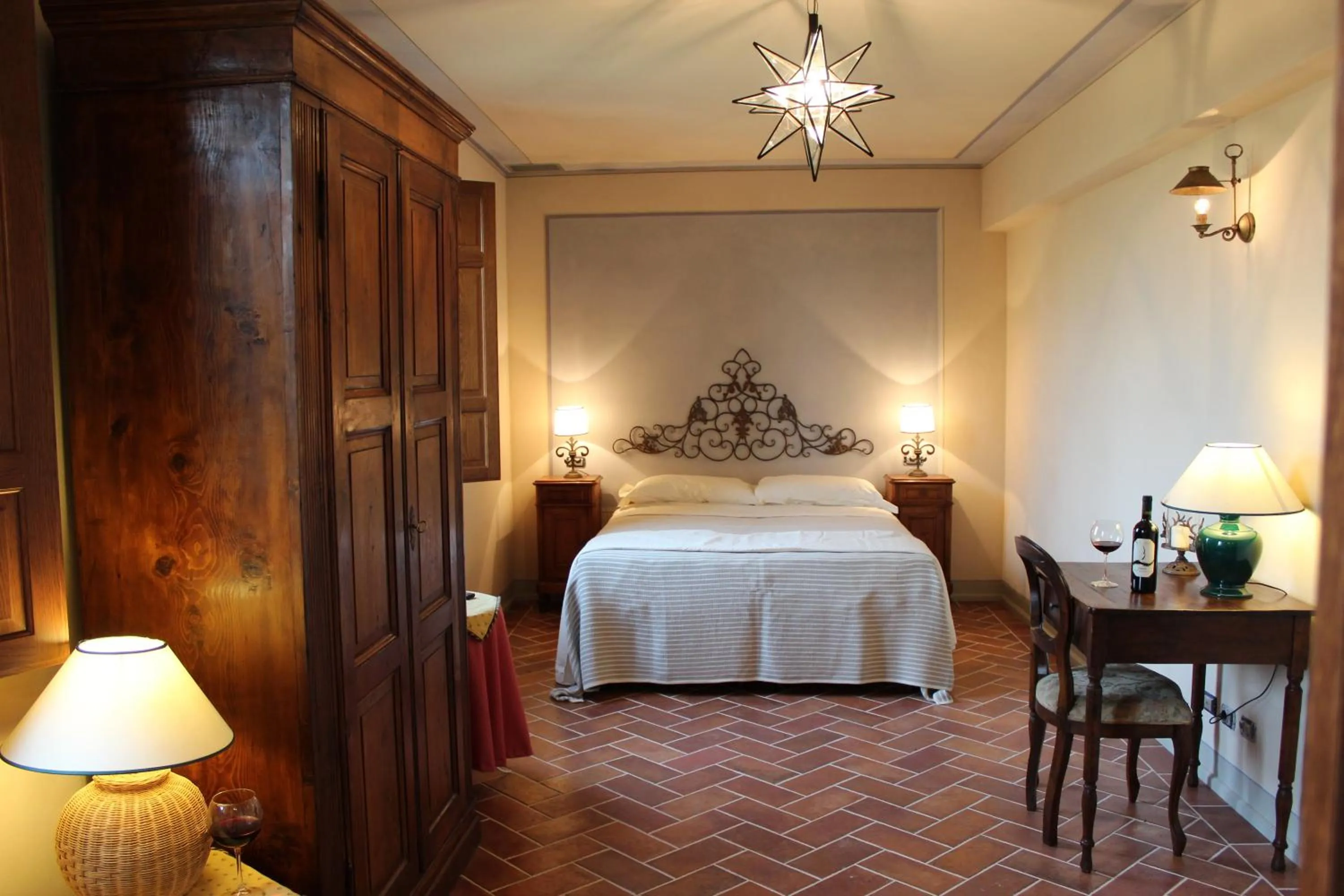 Bedroom, Bed in La Cantina Relais - Fattoria Il Cipresso