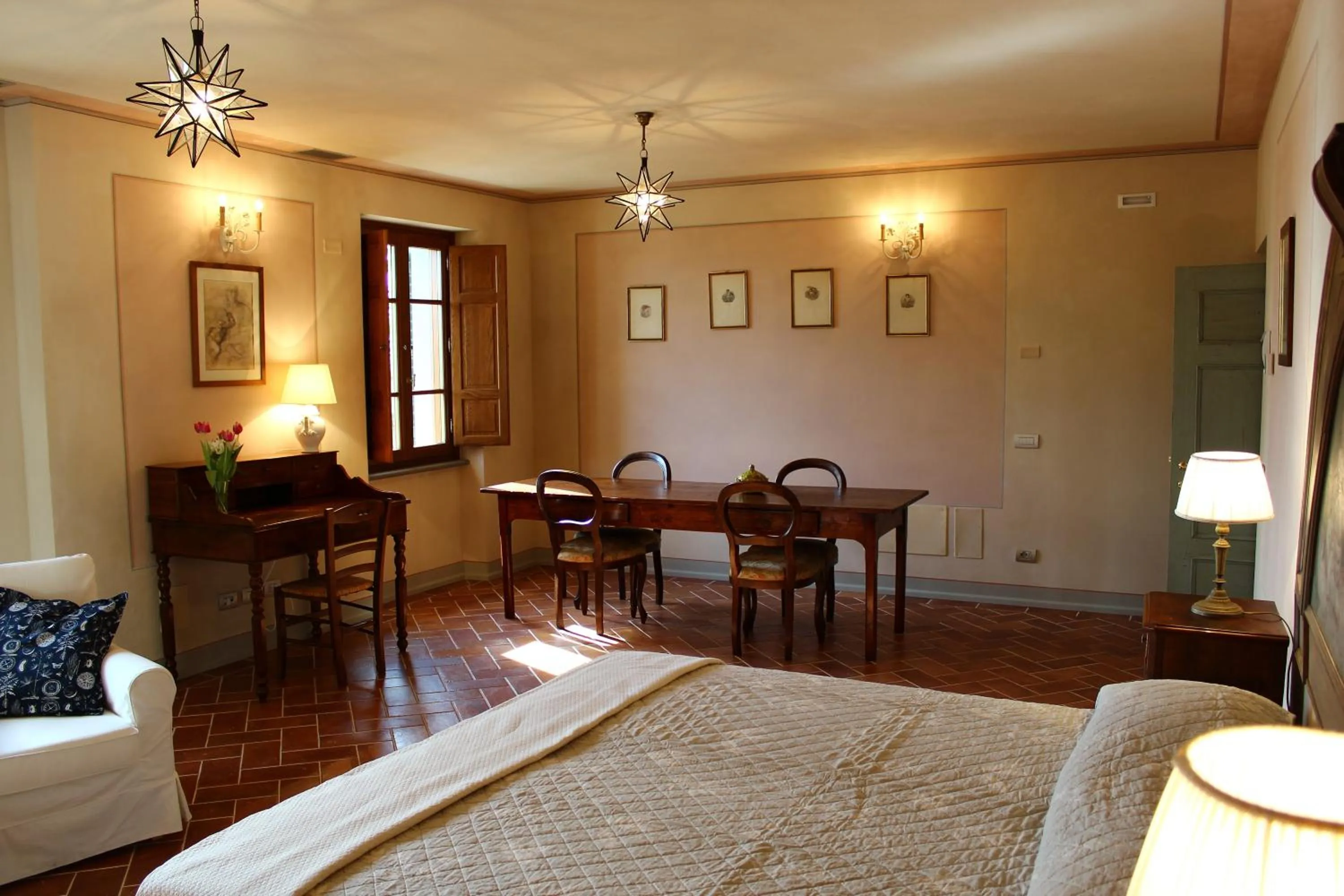 Living room, Bed in La Cantina Relais - Fattoria Il Cipresso