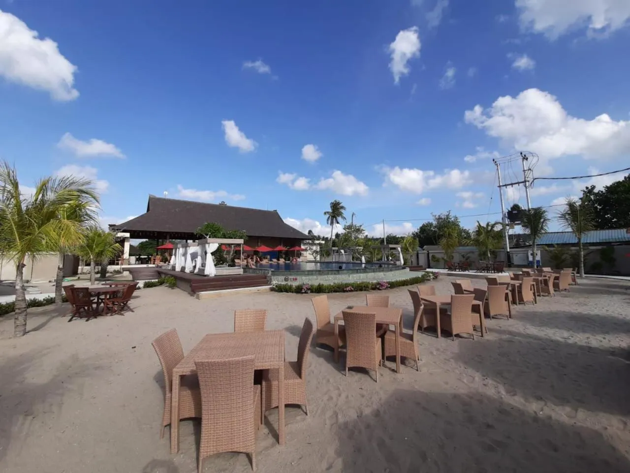 Restaurant/places to eat in Maruti Beach Club