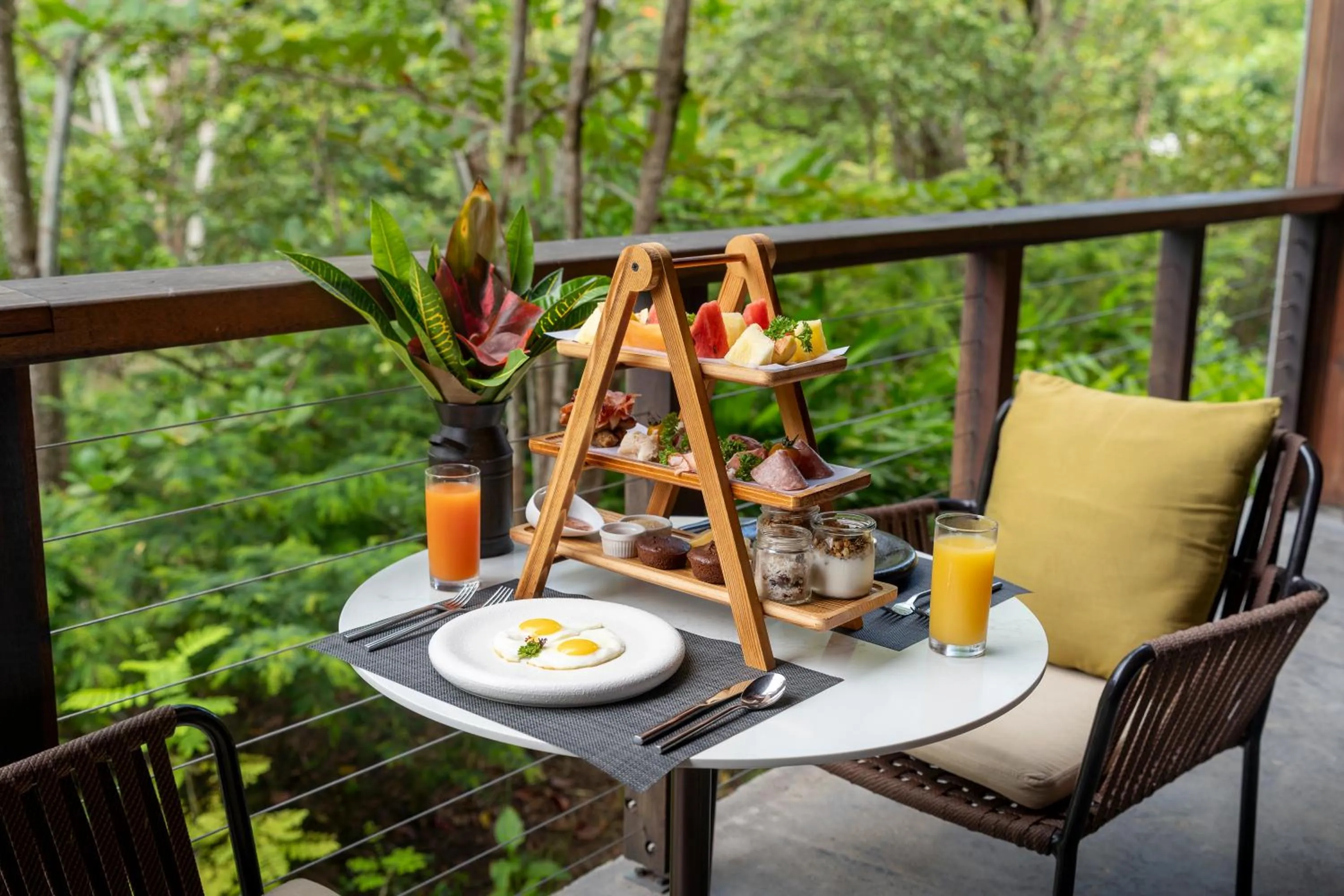 Breakfast in Secret Bay