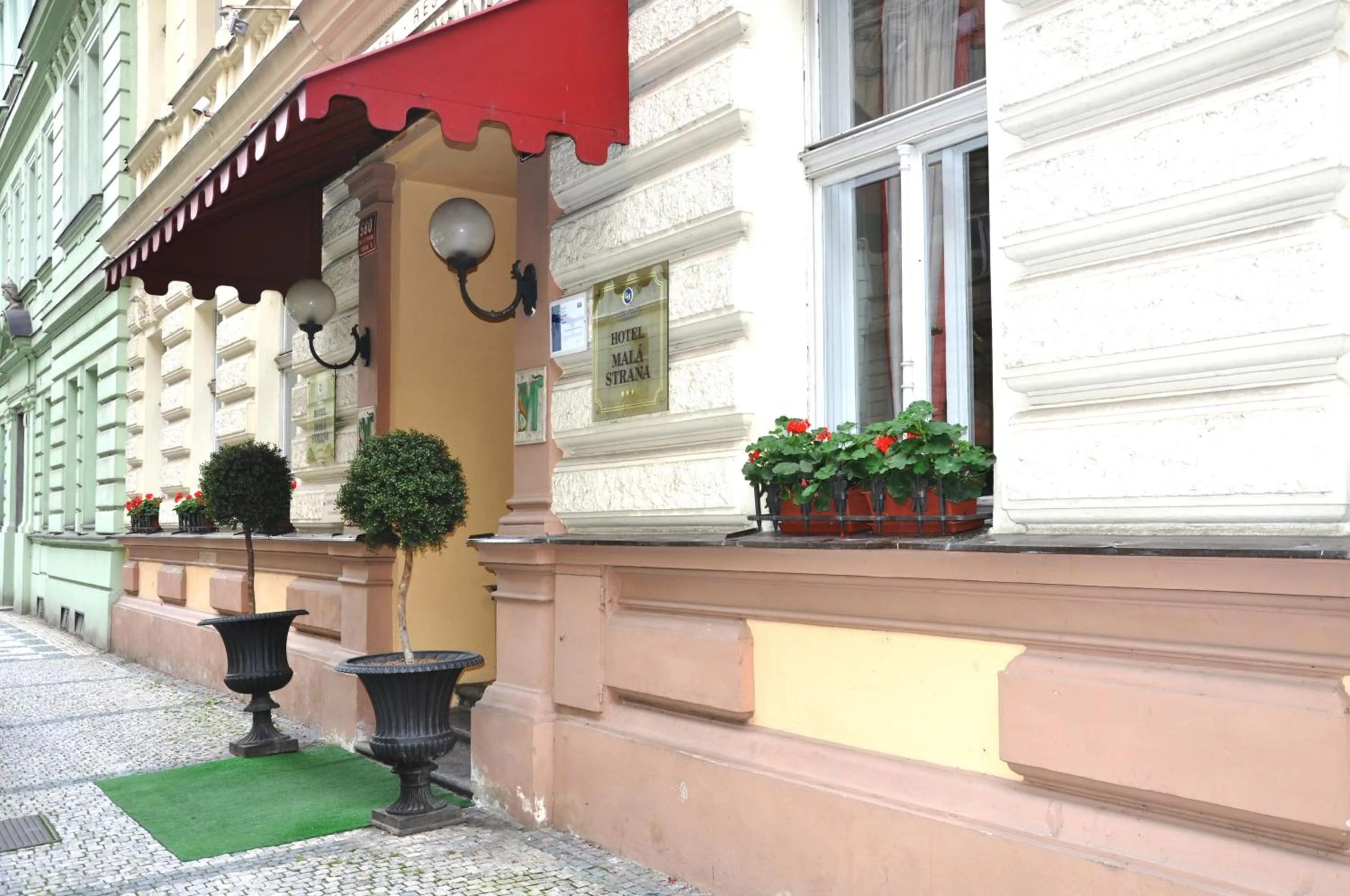 Facade/entrance in Hotel Malá Strana