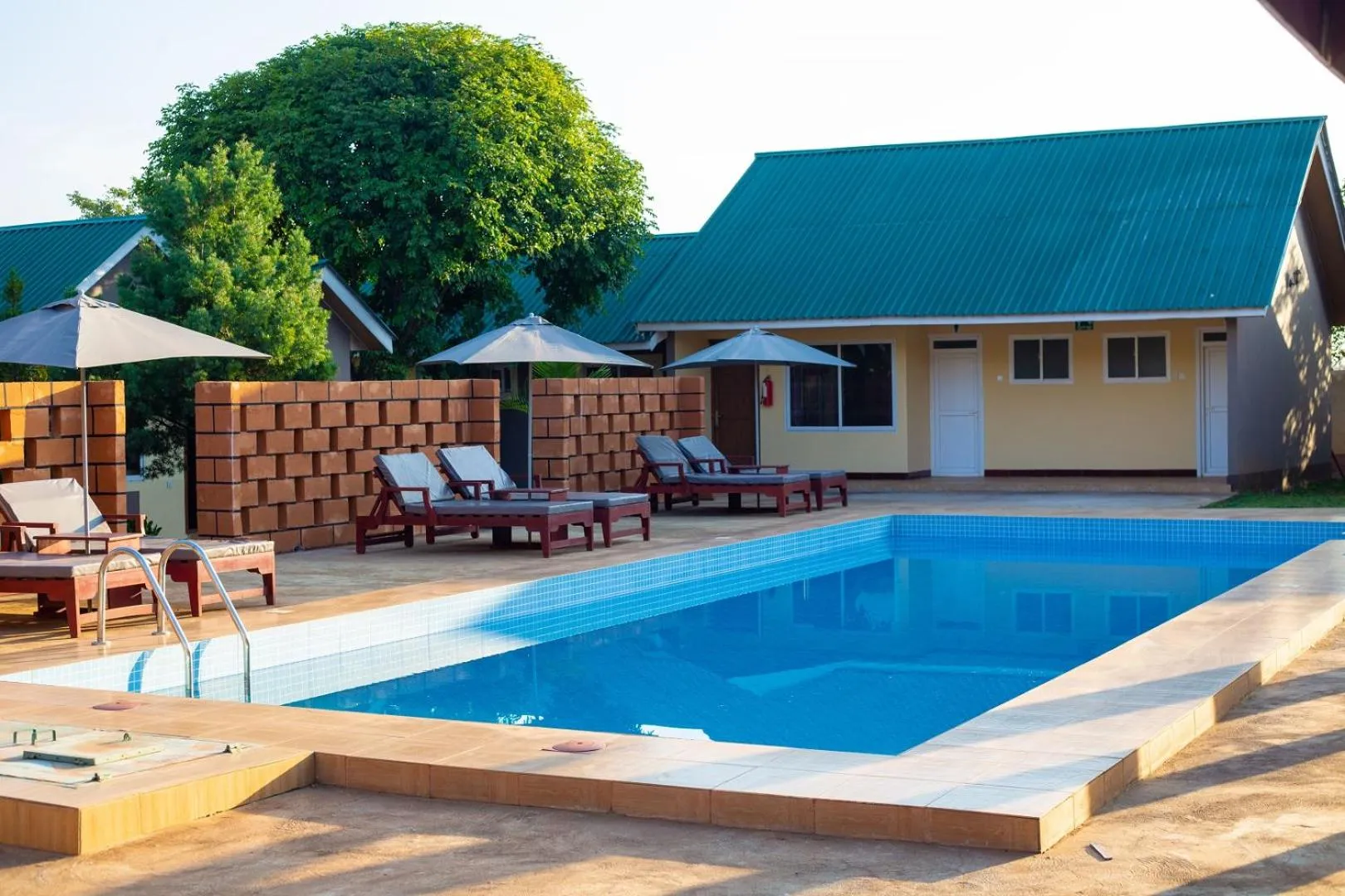 Swimming pool in Kilimanjaro Snow Peak Hotel