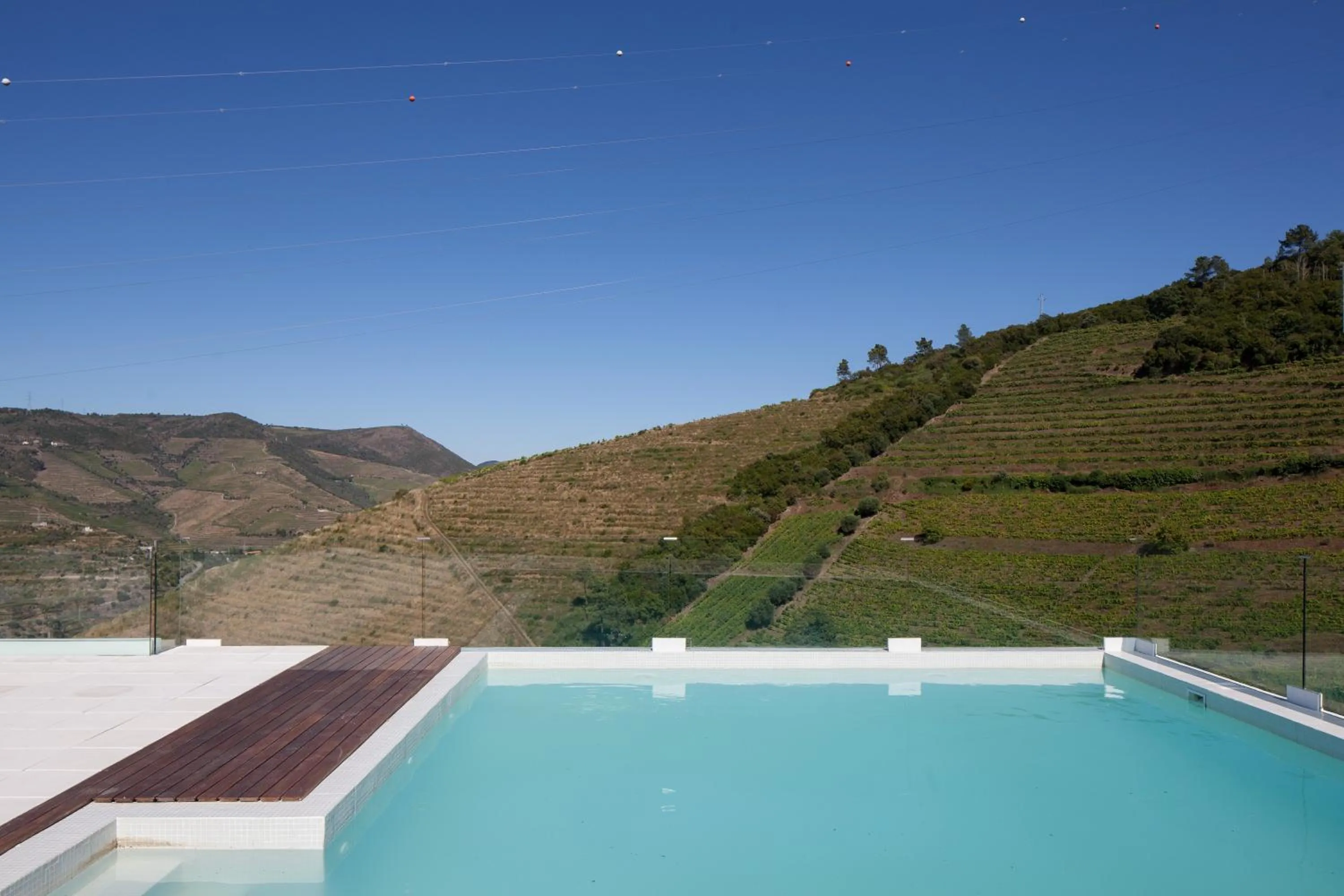 Swimming pool in Quinta De Casaldronho Wine Hotel