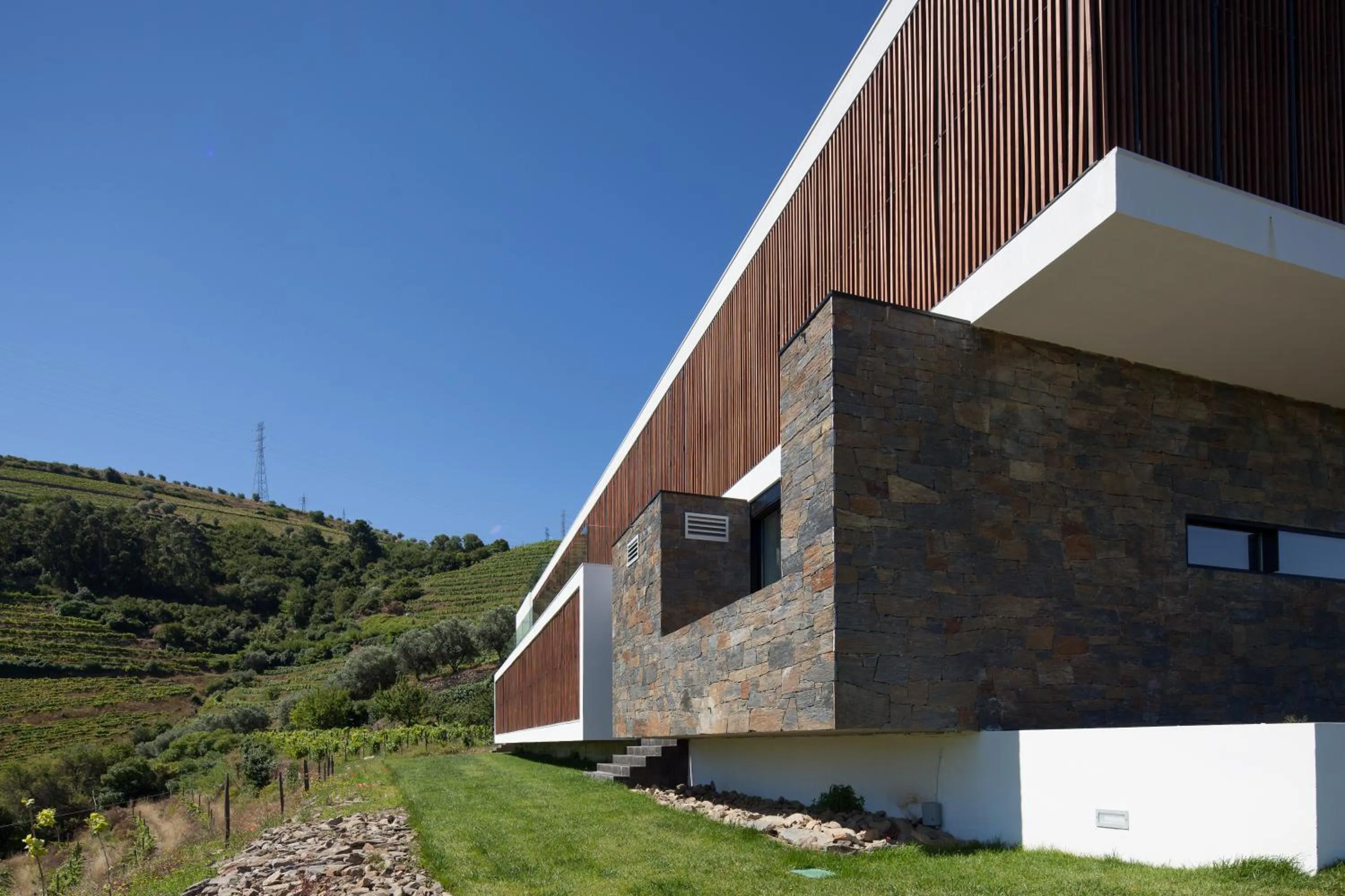 Facade/entrance in Quinta De Casaldronho Wine Hotel