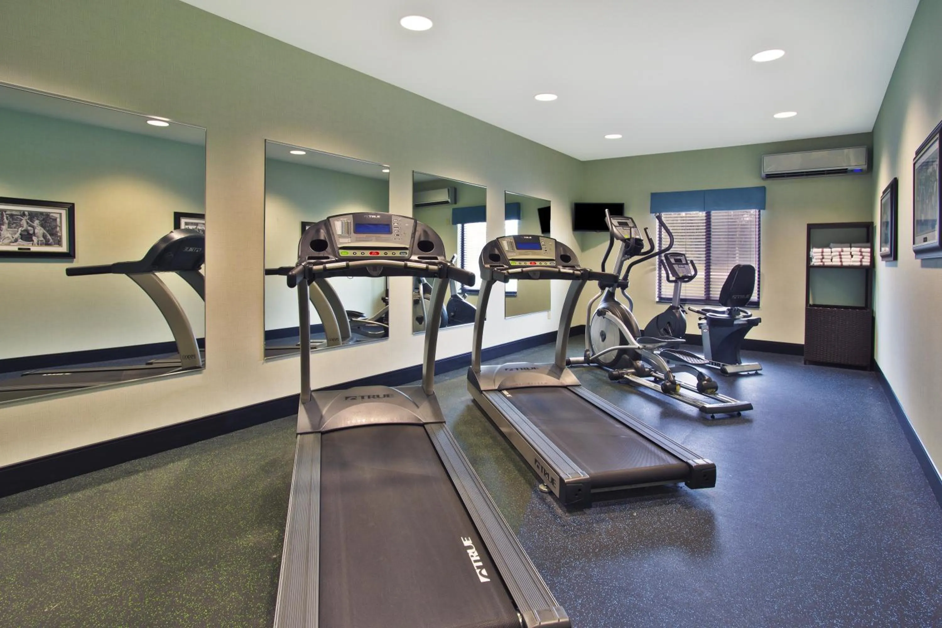 Fitness centre/facilities in Holiday Inn Express Hastings by IHG