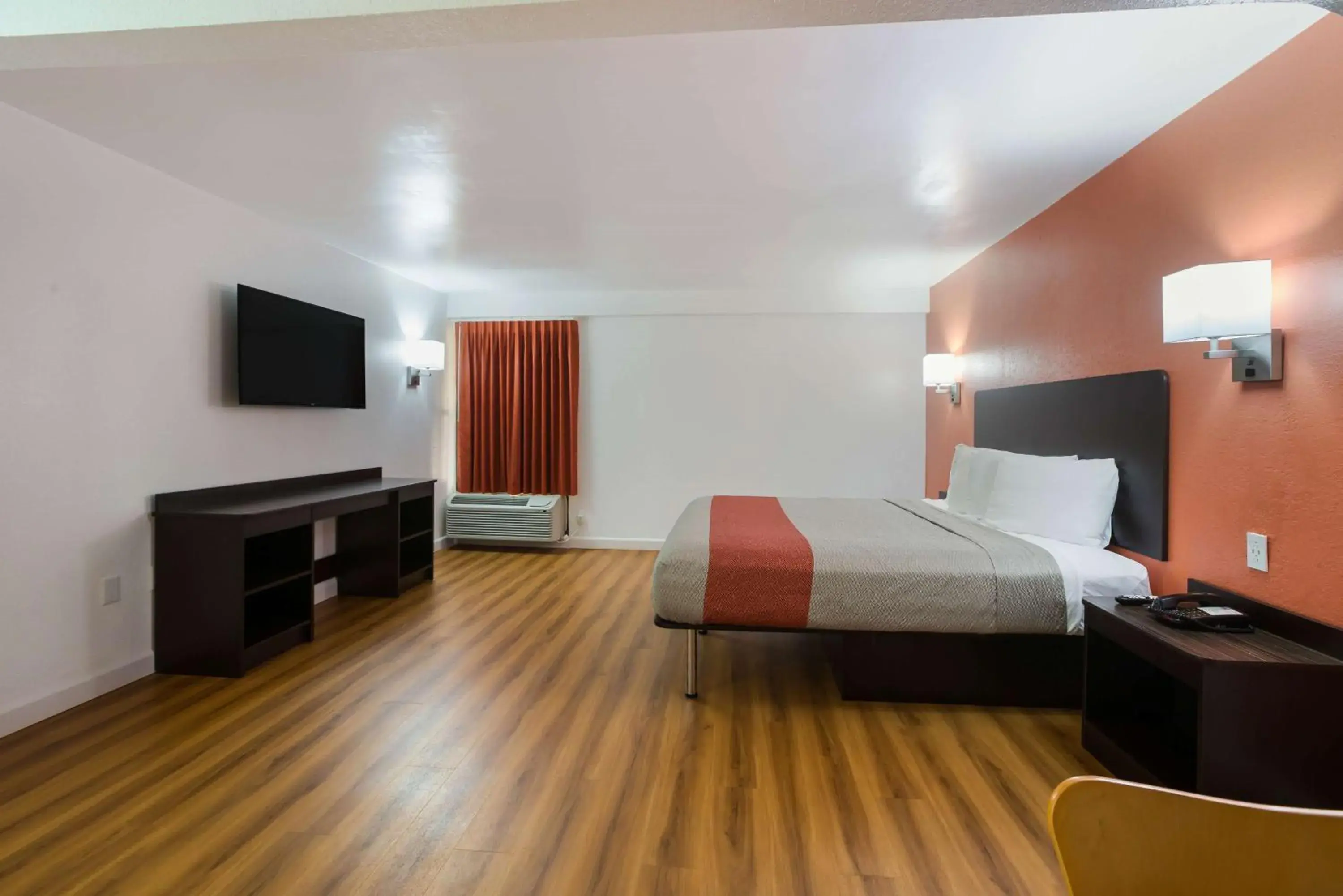 Queen Room with Two Queen Beds - Smoking in Motel 6-Suwanee, GA - Gwinnett Center Queen Room with Two Queen Beds - Smoking in Motel 6-Suwanee, GA - Gwinnett Center