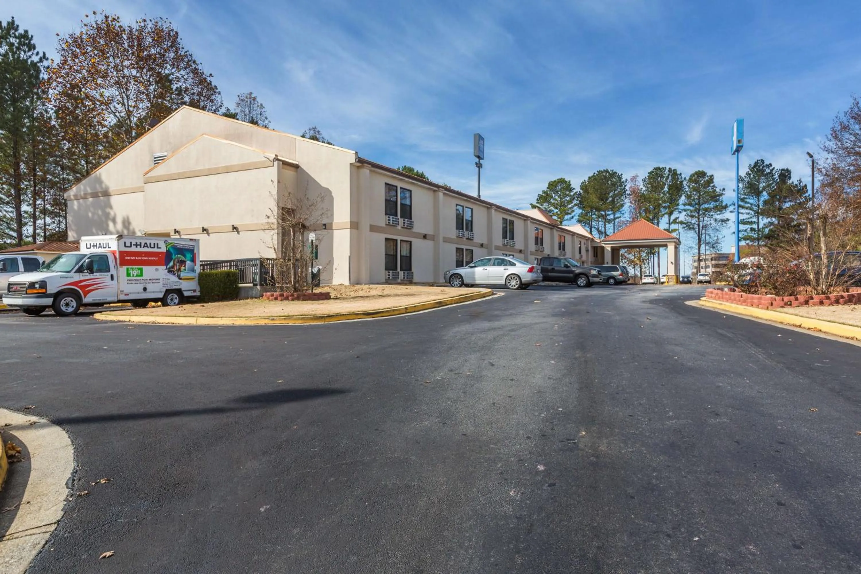 Property building in Motel 6-Suwanee, GA - Gwinnett Center