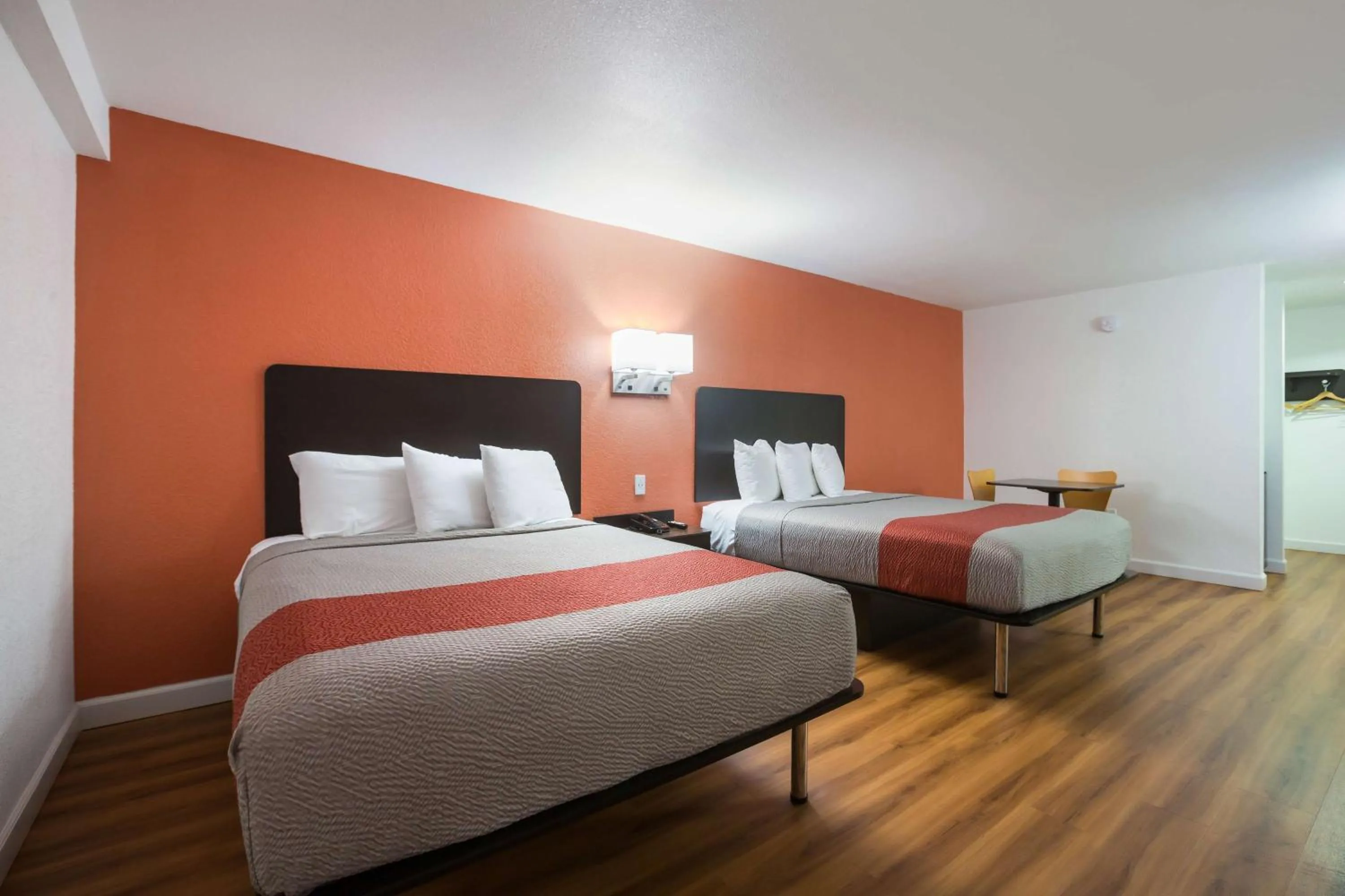 Photo of the whole room, Bed in Motel 6-Suwanee, GA - Gwinnett Center