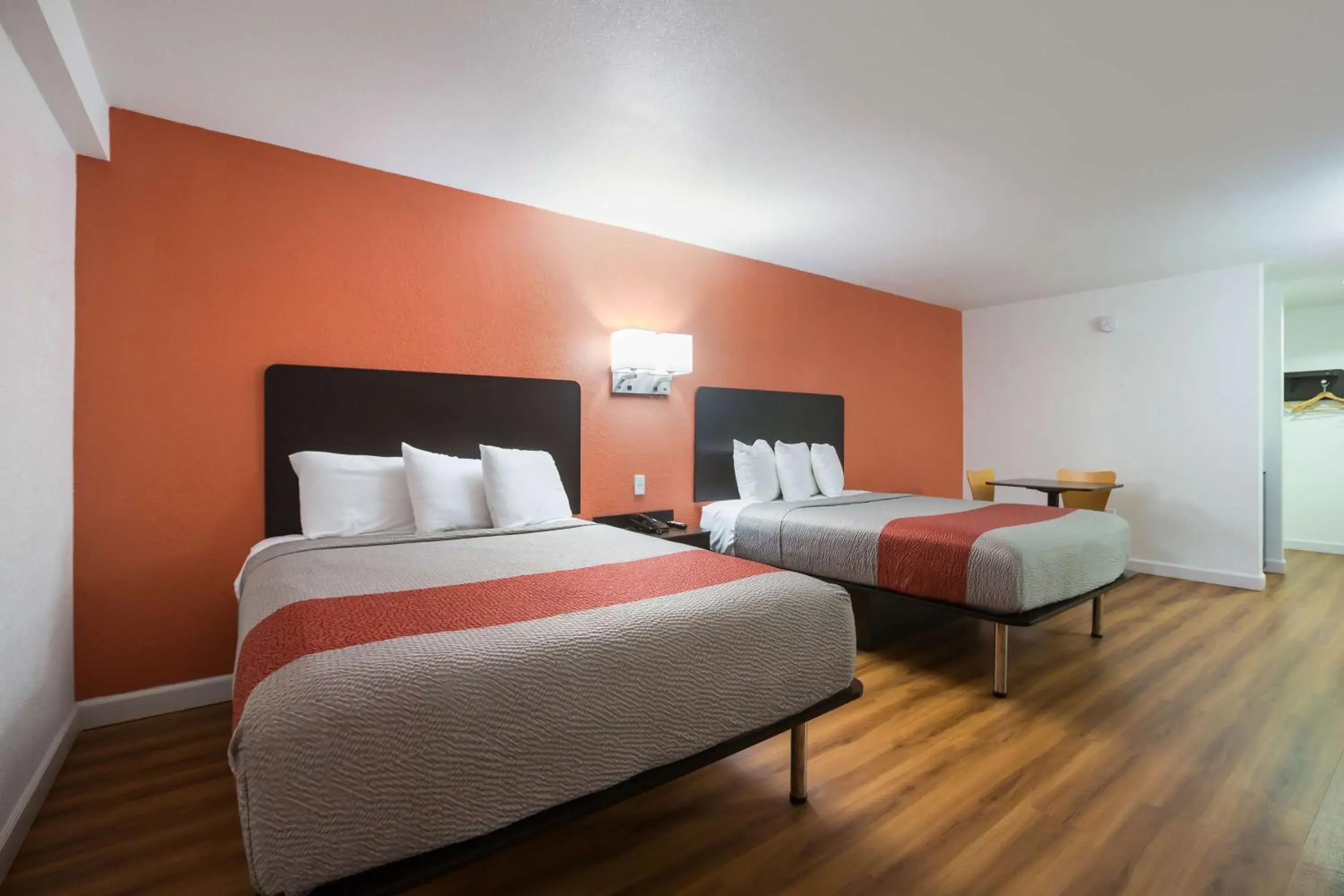 Queen Room with Two Queen Beds - Non-Smoking in Motel 6-Suwanee, GA - Gwinnett Center Queen Room with Two Queen Beds - Non-Smoking in Motel 6-Suwanee, GA - Gwinnett Center