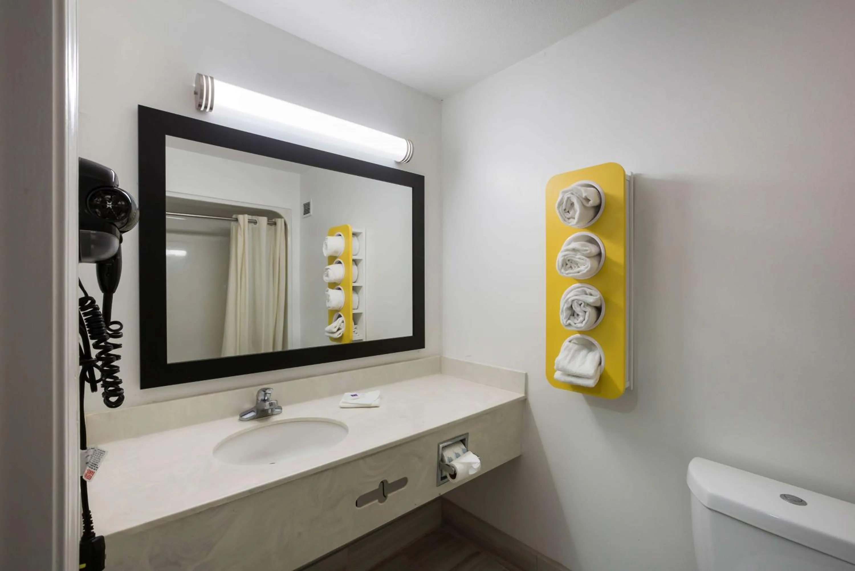 Bathroom in Motel 6-Suwanee, GA - Gwinnett Center