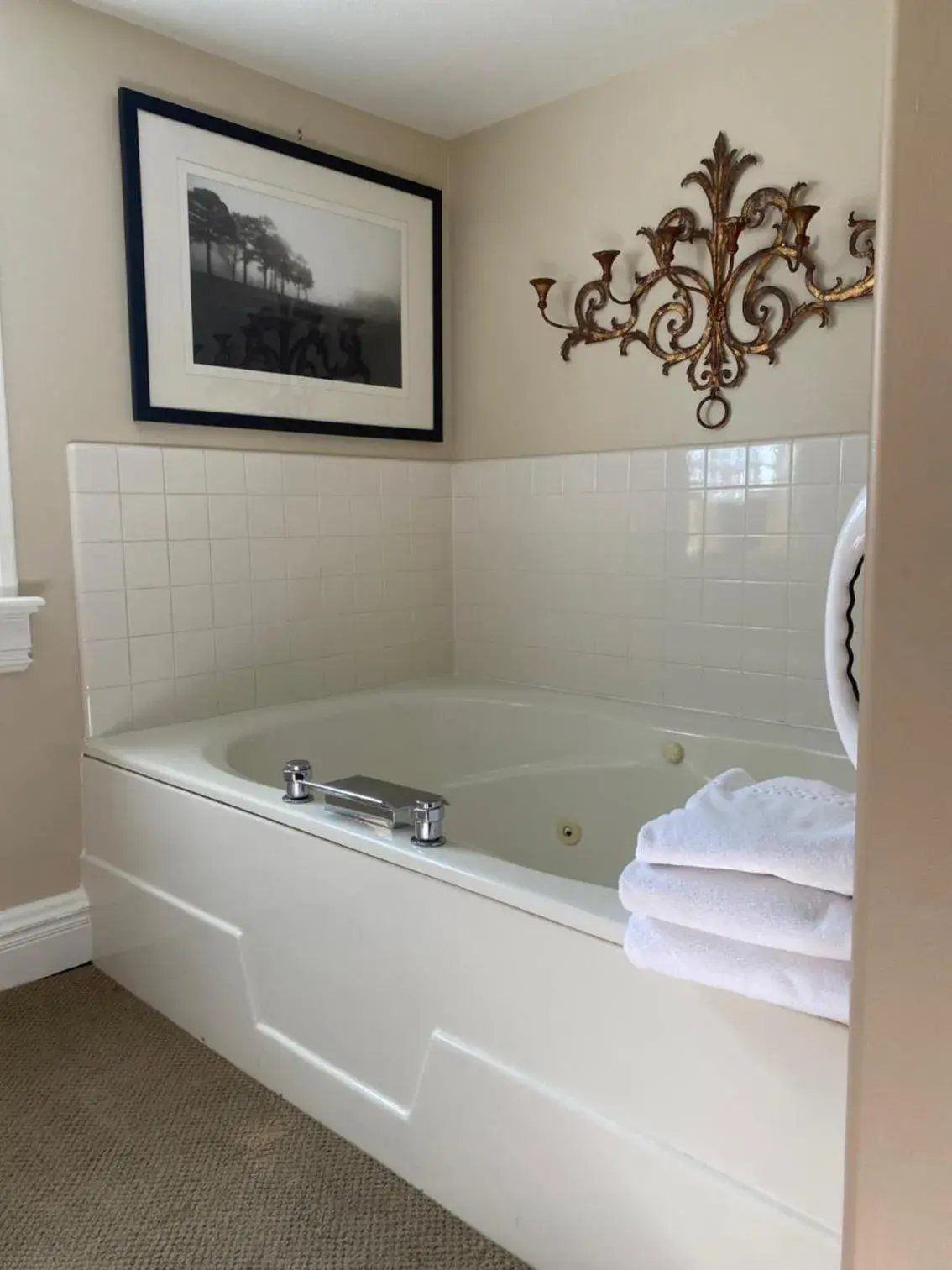 Superior Queen Room in Inn at Occidental Superior Queen Room in Inn at Occidental