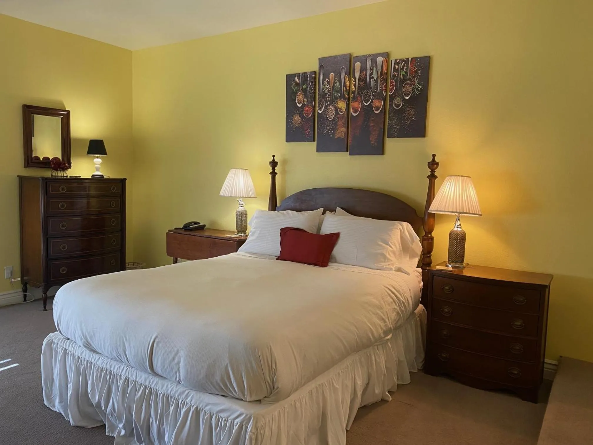 Bed in Inn at Occidental