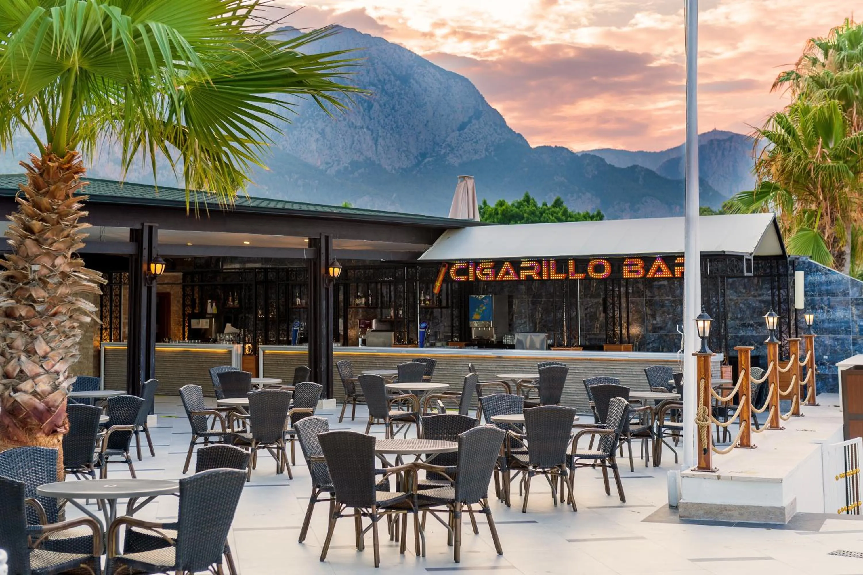 Lounge or bar in Sealife Kemer Resort Hotel - Ultra All Inclusive