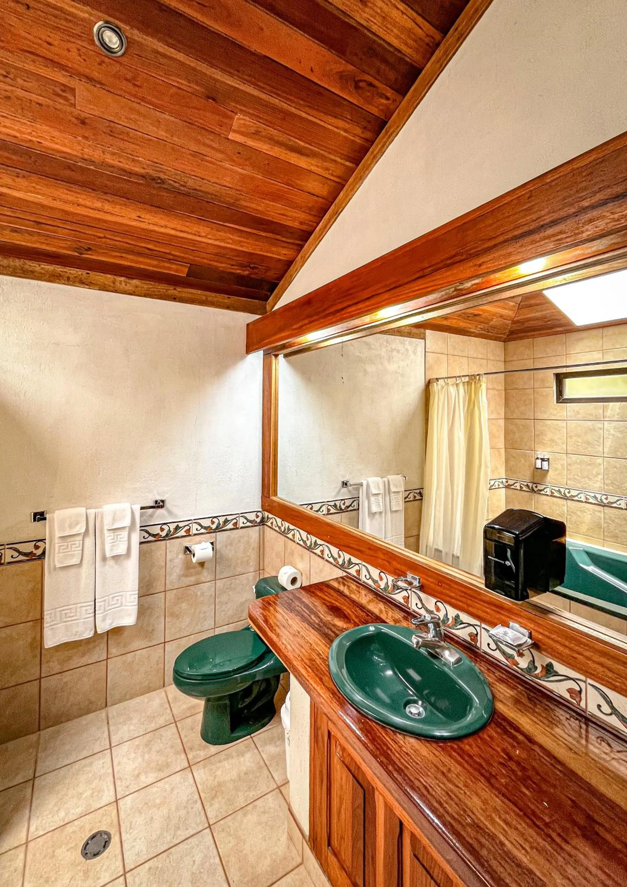 Bathroom in Hotel Montaña Monteverde