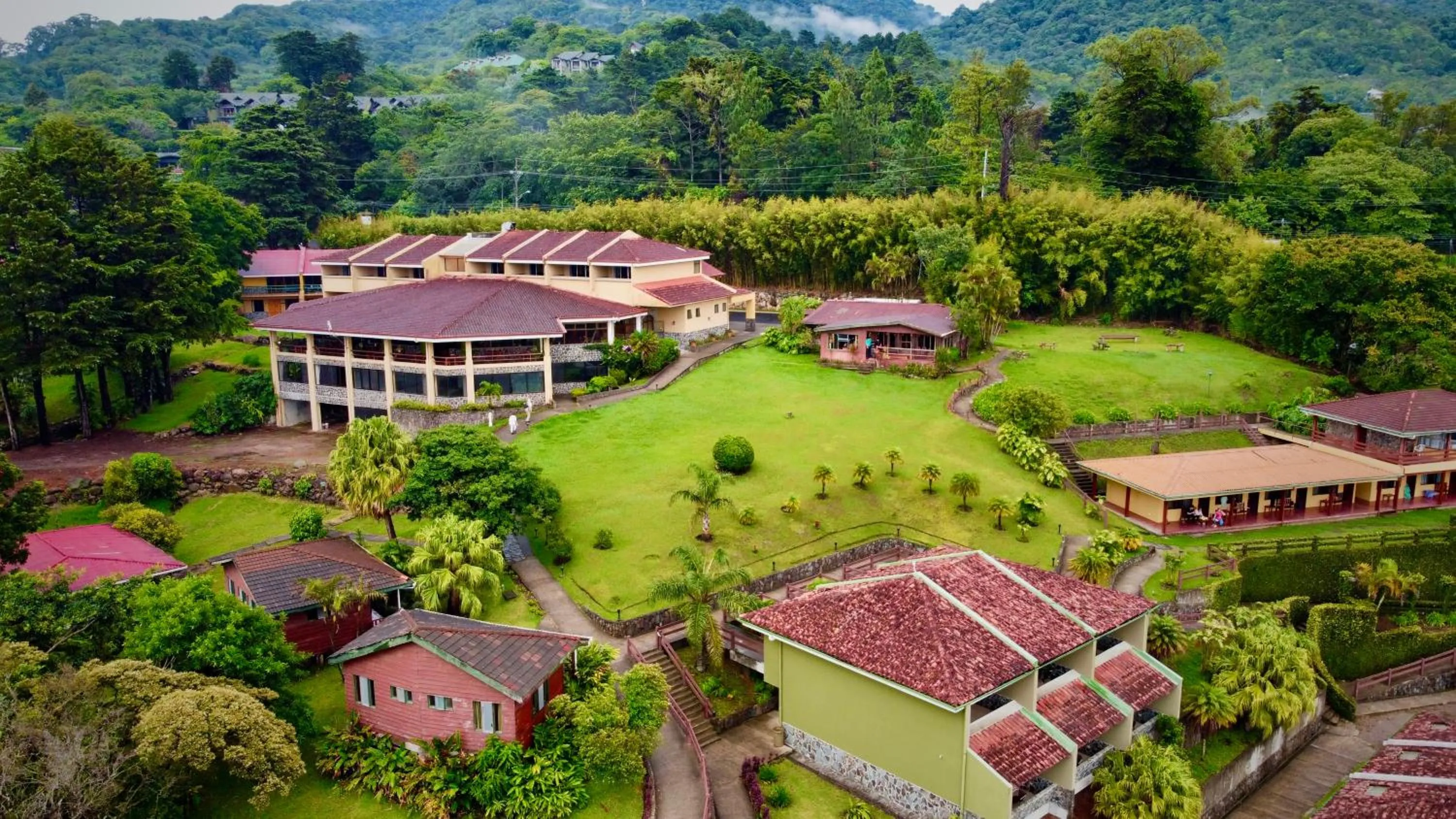 Property building in Hotel Montaña Monteverde