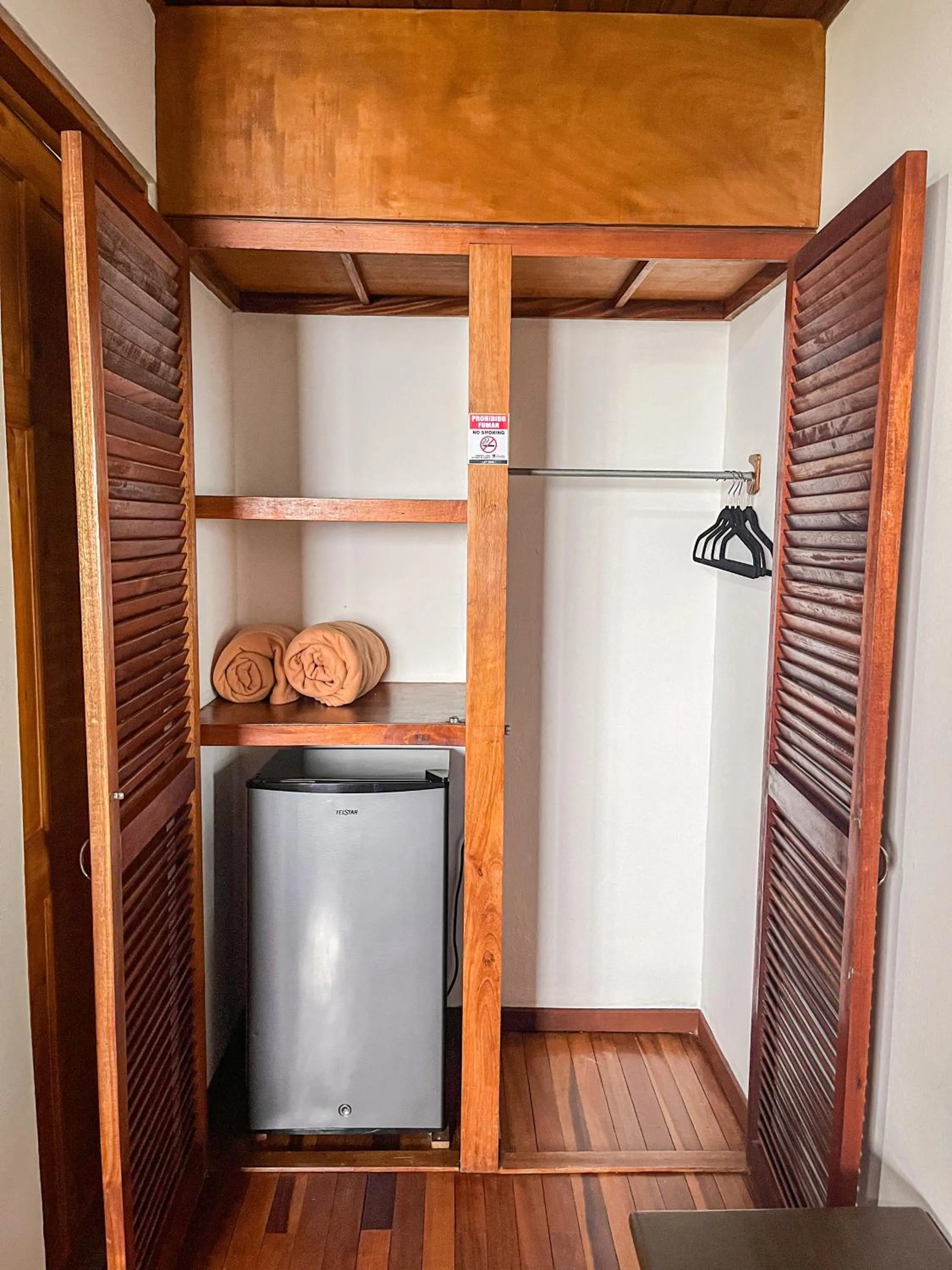 minibar in Hotel Montaña Monteverde