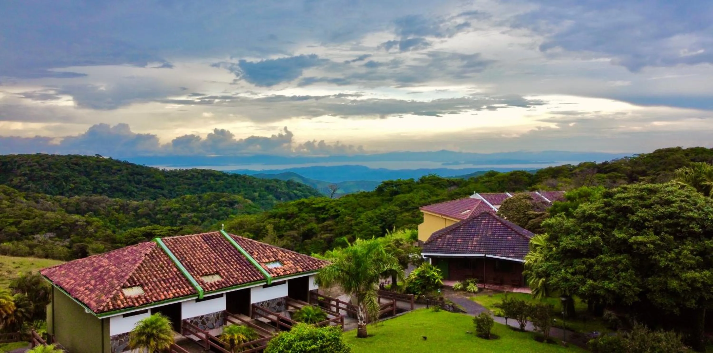 Property building in Hotel Montaña Monteverde