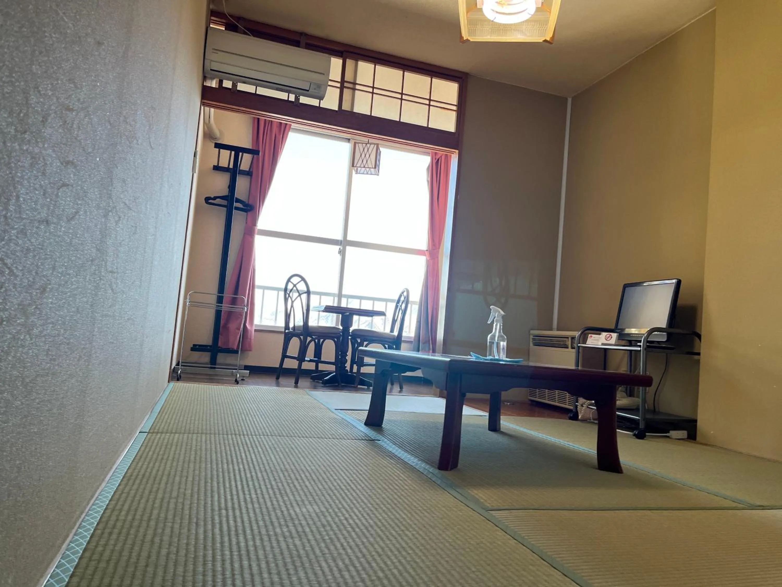 Photo of the whole room in Ishiuchi Ski Center