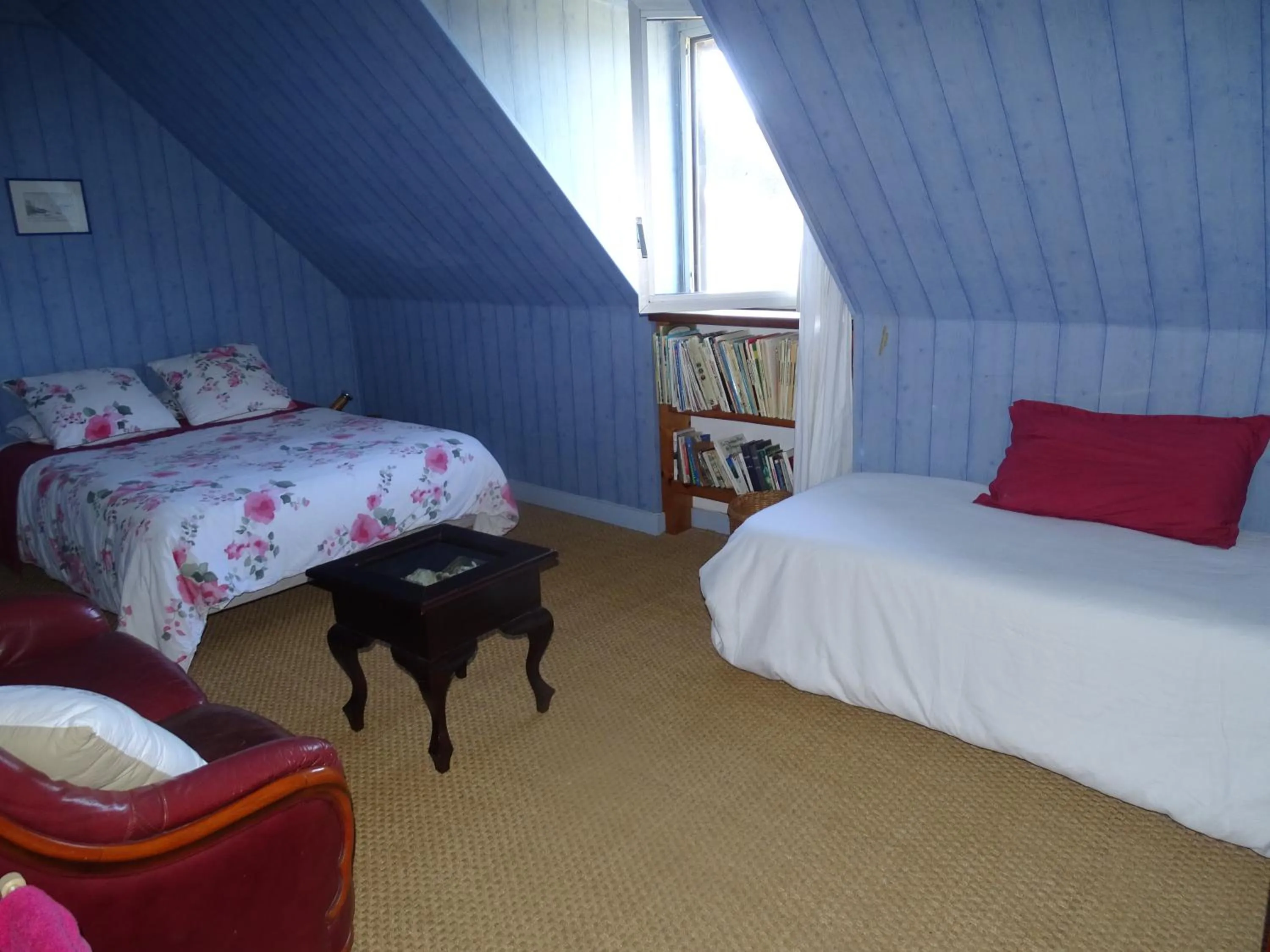 Photo of the whole room, Bed in Chambres d'hôtes de Kermerrien