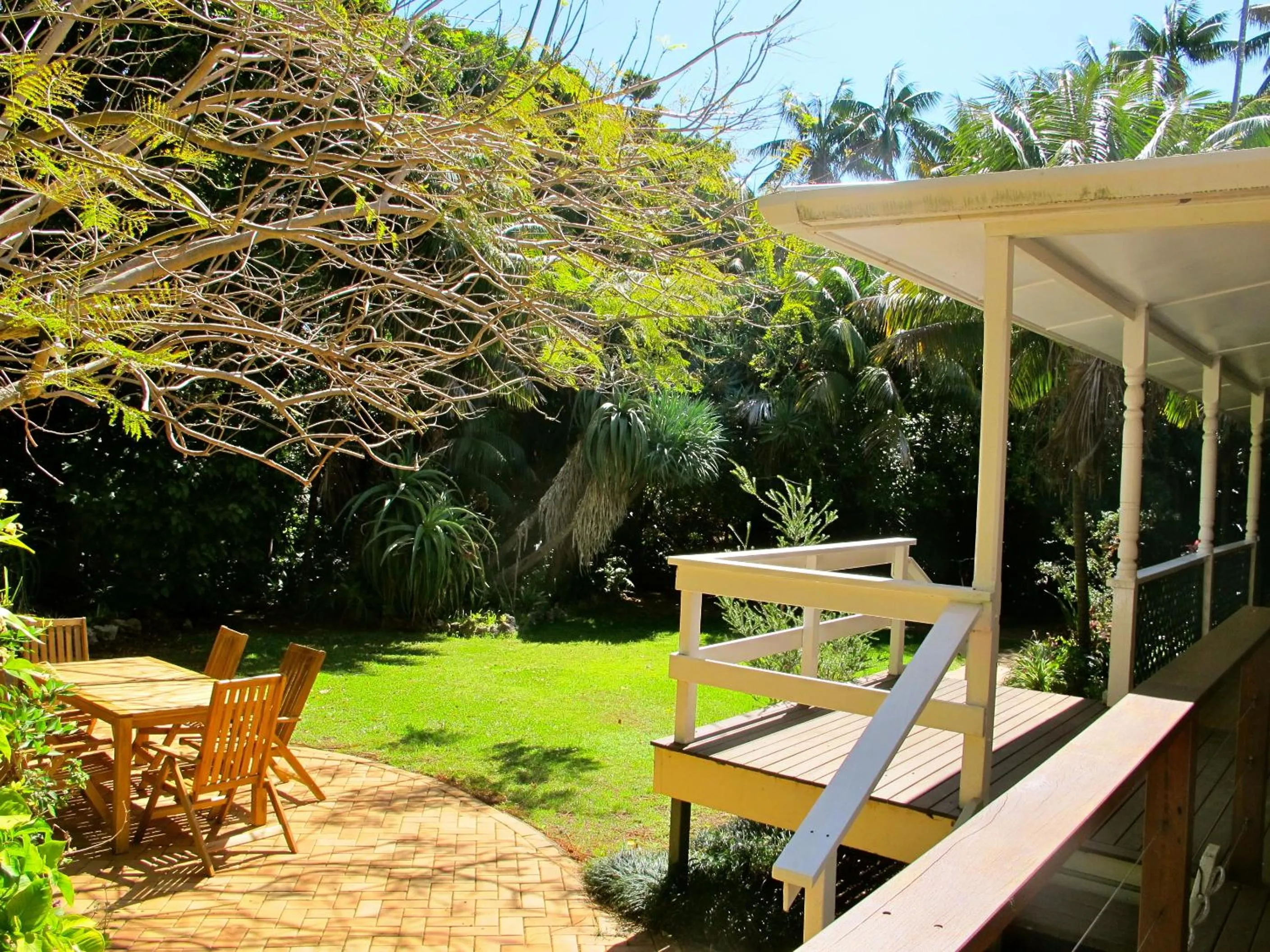 Facade/entrance in Beachcomber Lodge