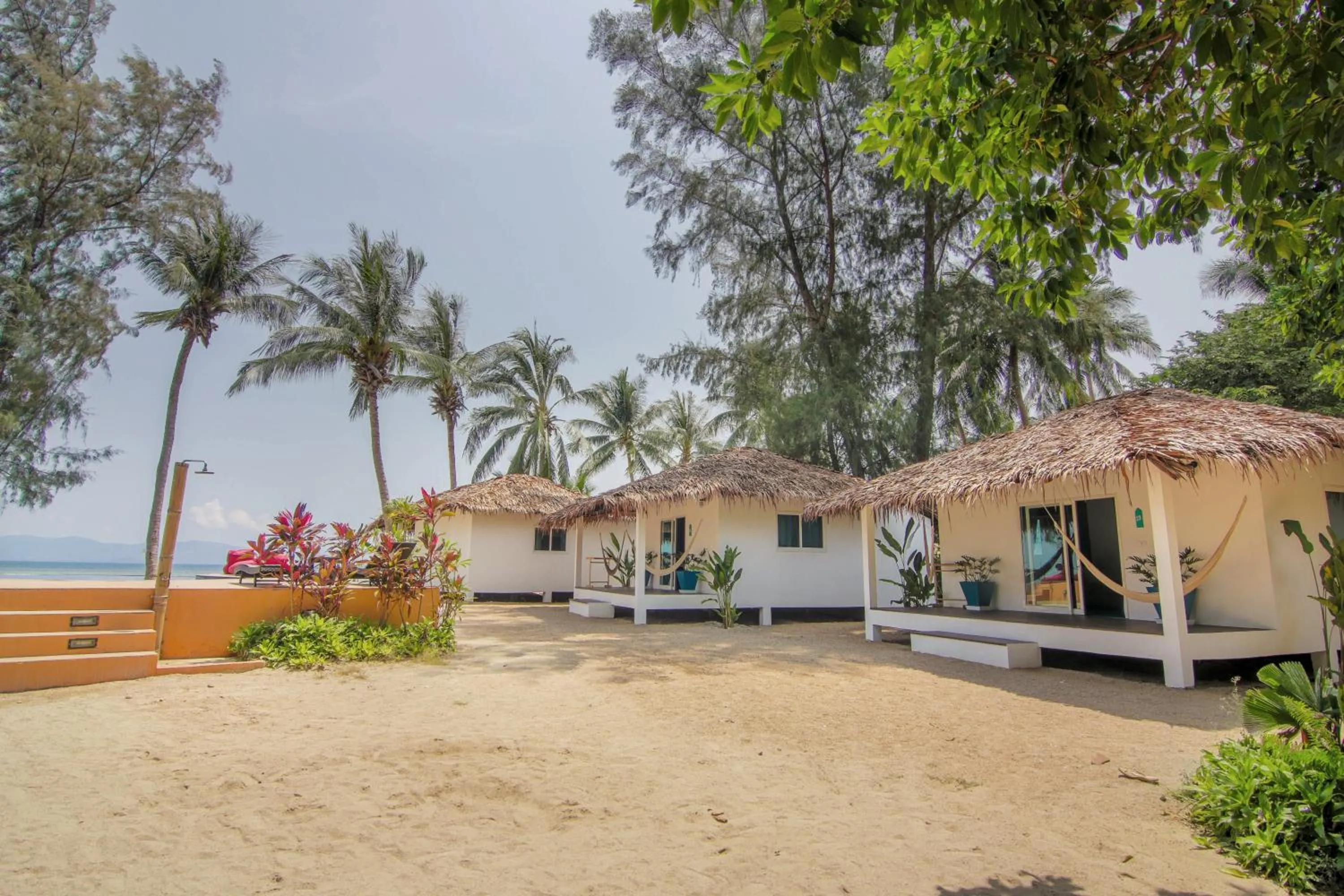 Property building in Sarana Bungalows