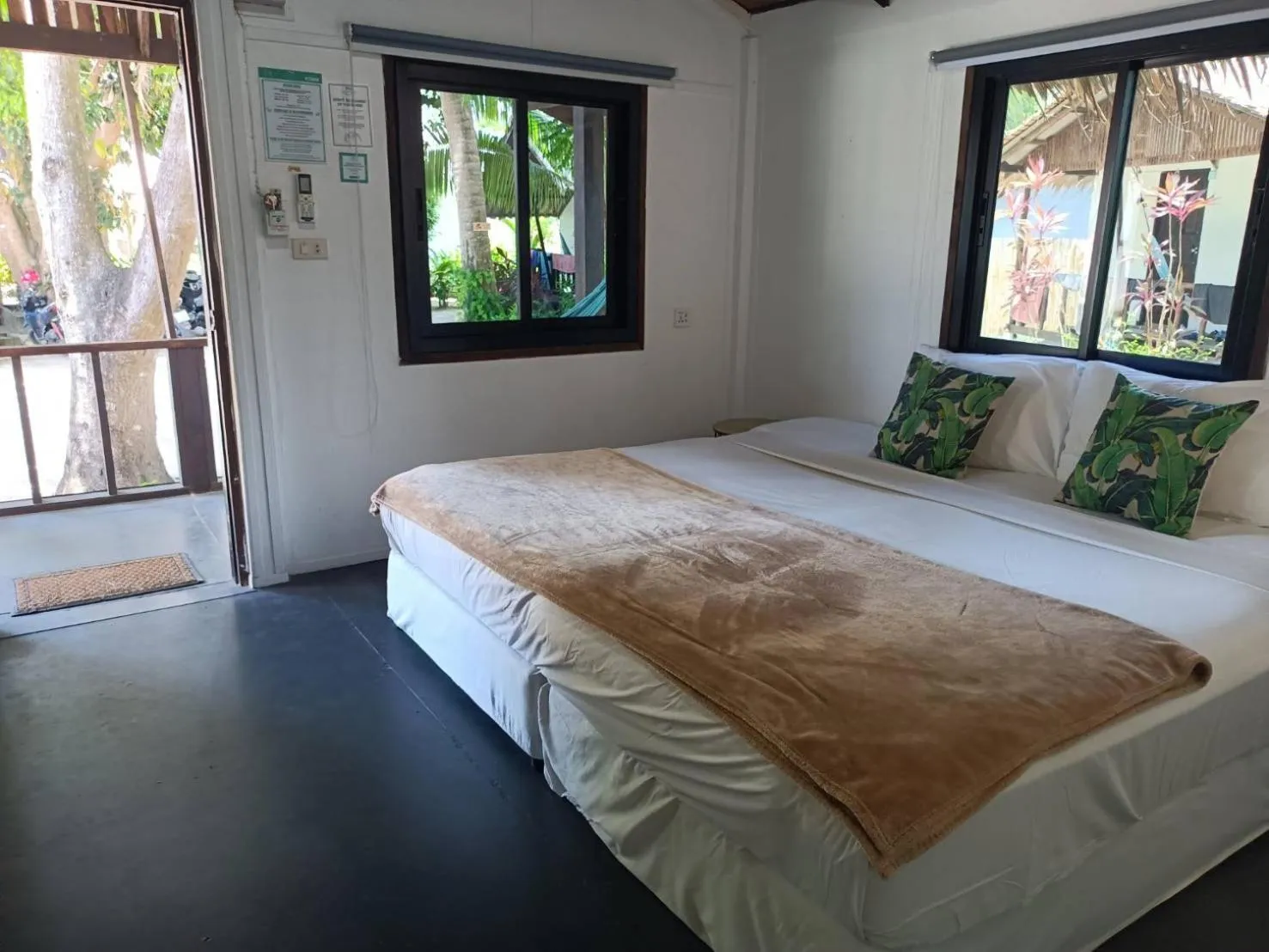 Bed in Sarana Bungalows