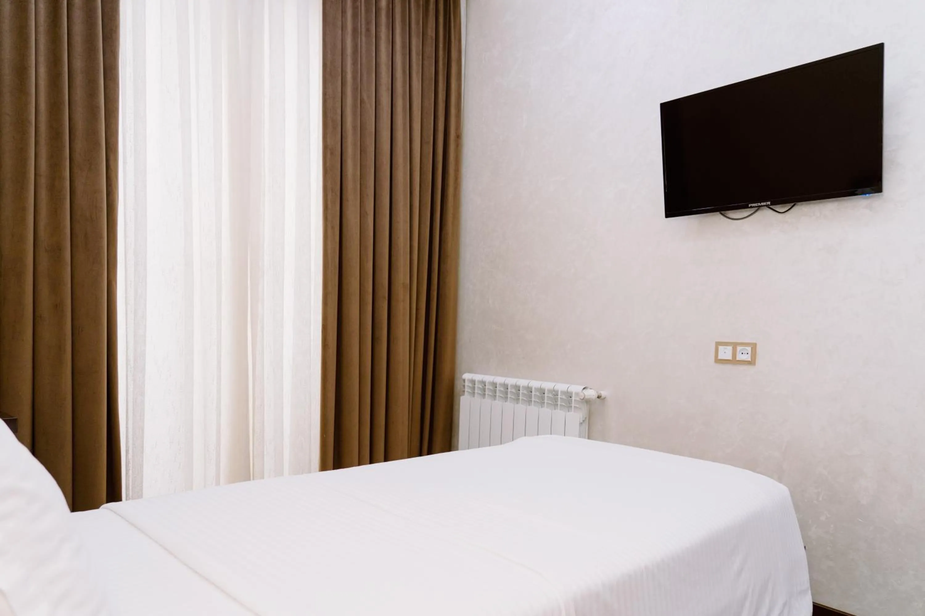 Bed in PGA Hotel Free Shuttle to Airport