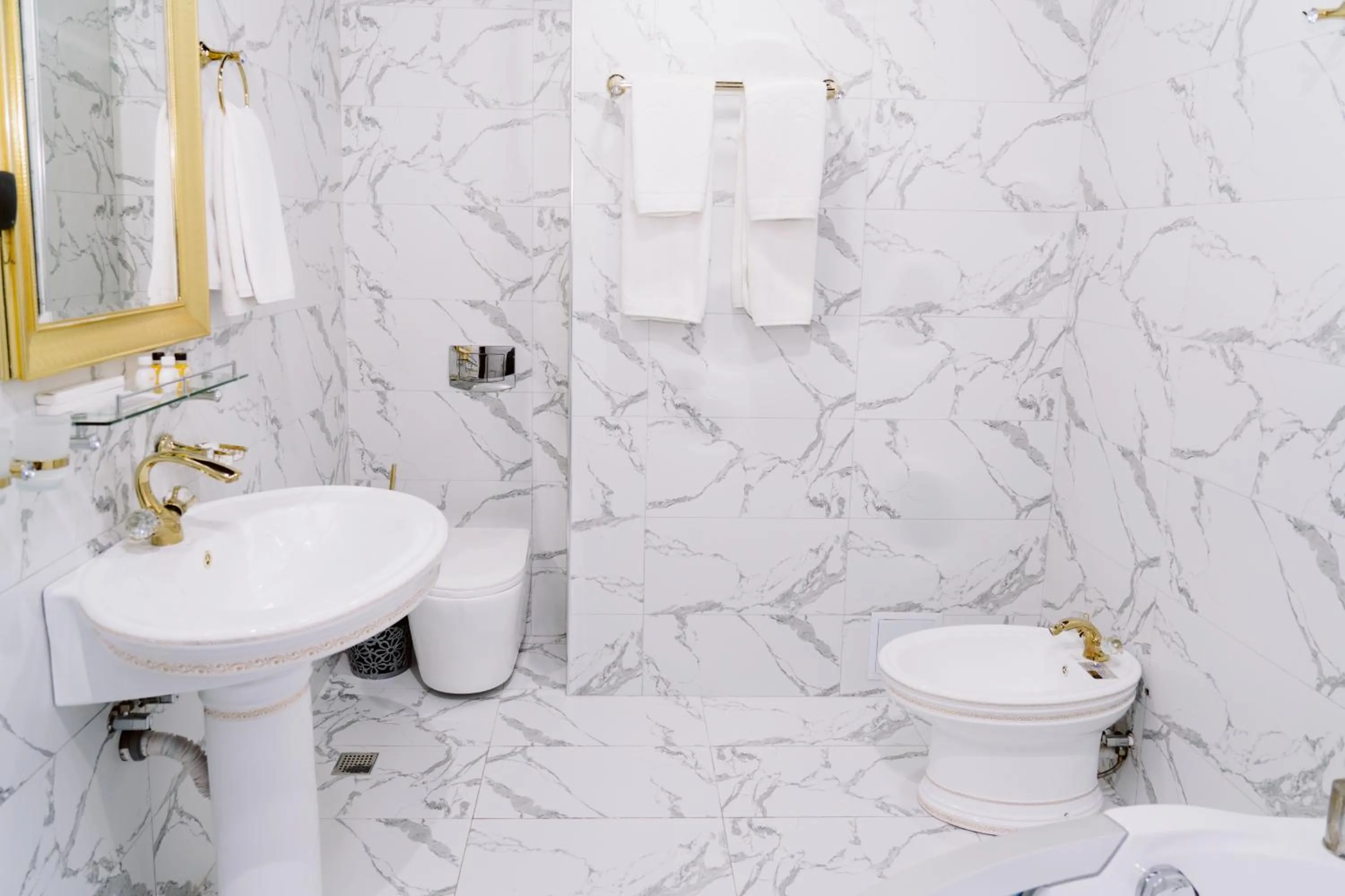 Toilet in PGA Hotel Free Shuttle to Airport