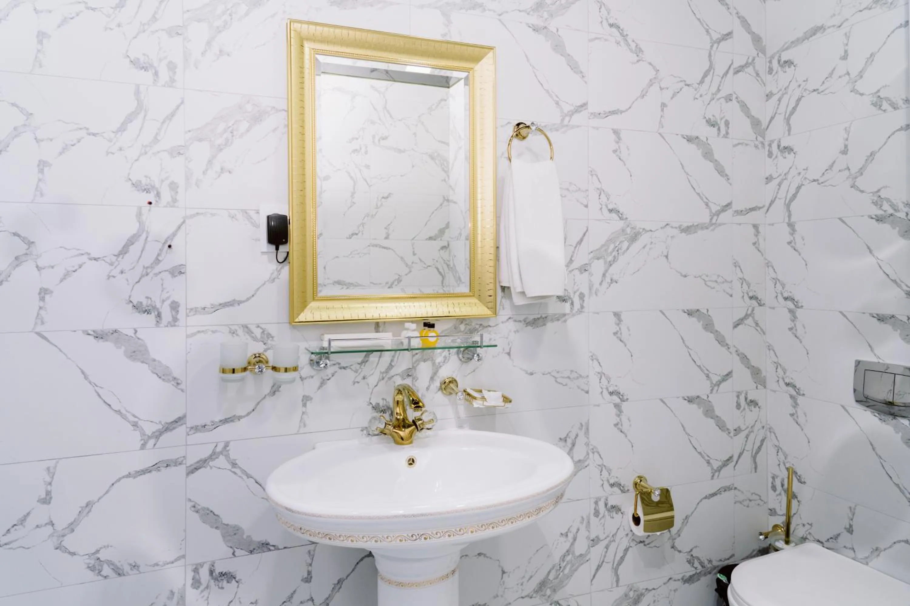 Toilet in PGA Hotel Free Shuttle to Airport