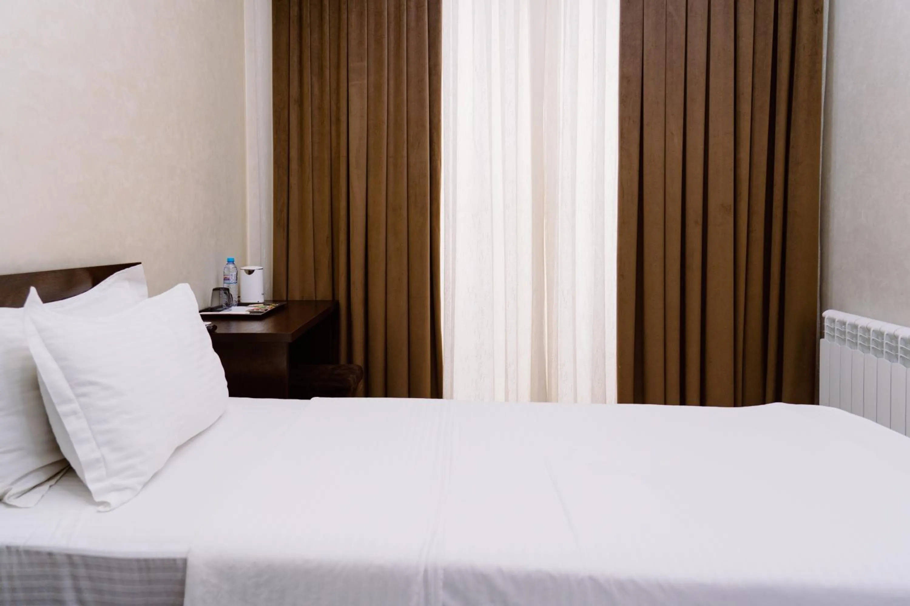 Bed in PGA Hotel Free Shuttle to Airport