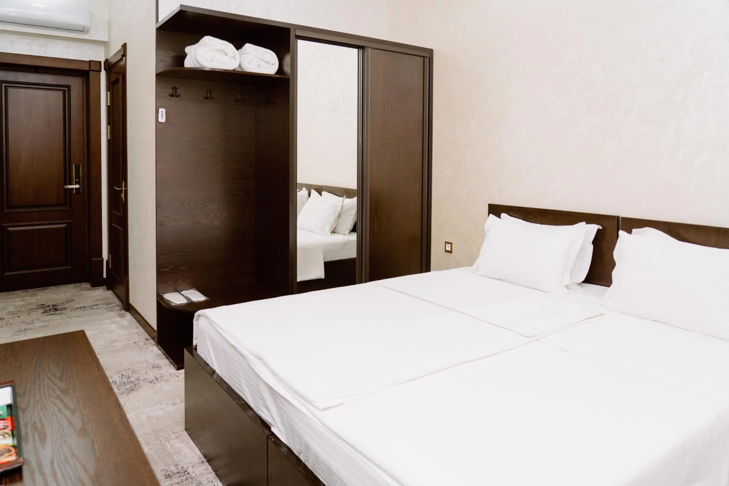 Bedroom, Bed in PGA Hotel Free Shuttle to Airport