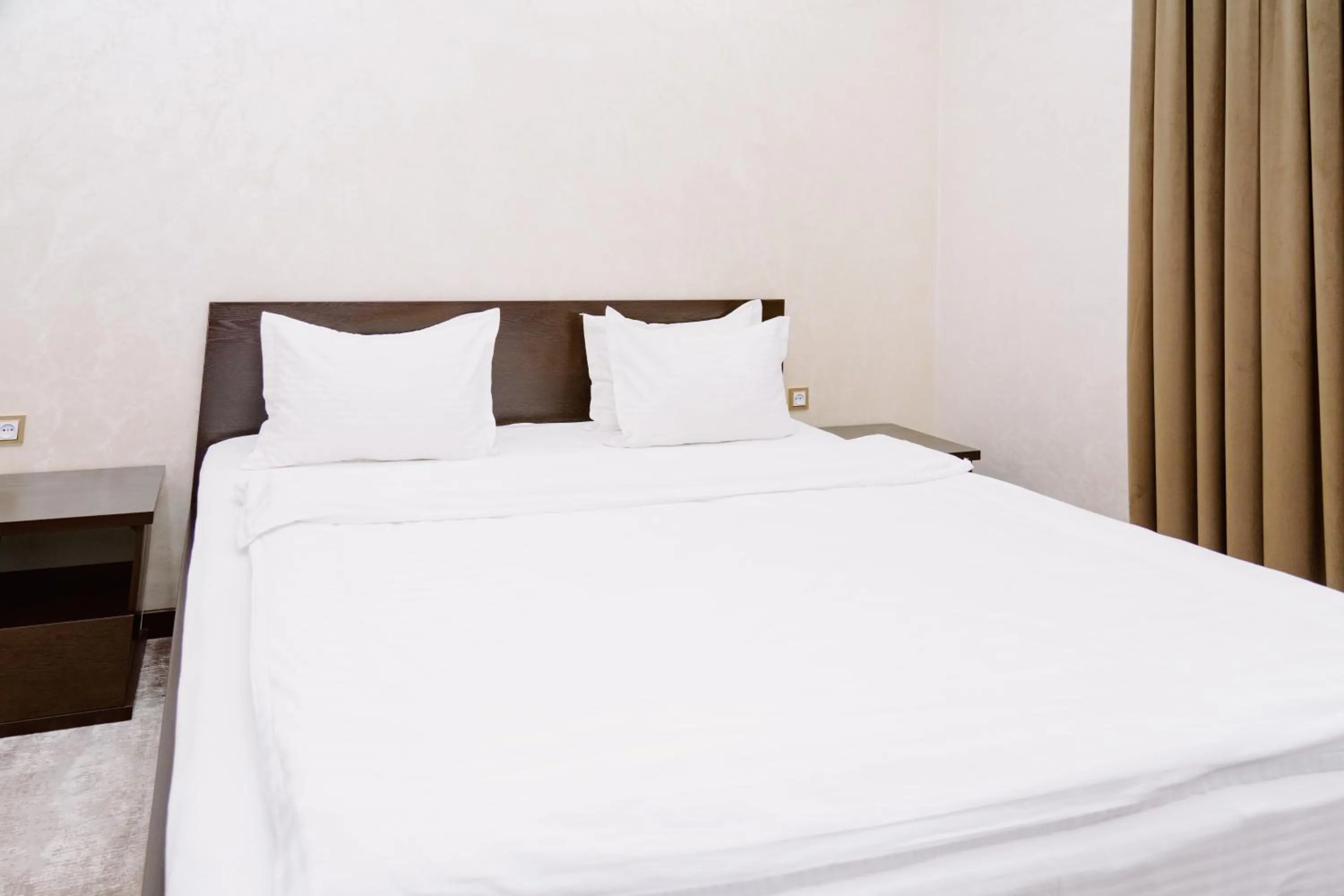 Bedroom, Bed in PGA Hotel Free Shuttle to Airport