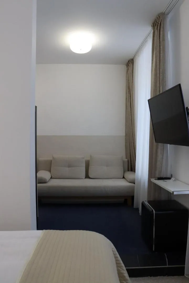 Living room, Bed in Máchova