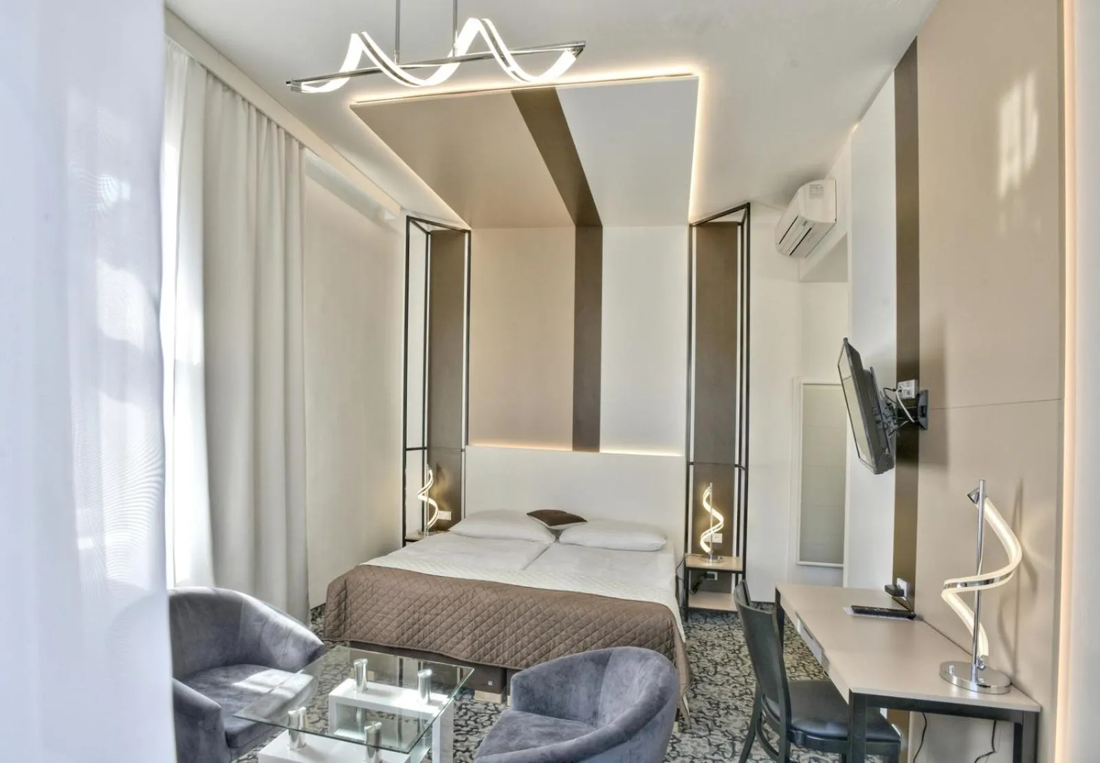 Photo of the whole room, Bed in Máchova