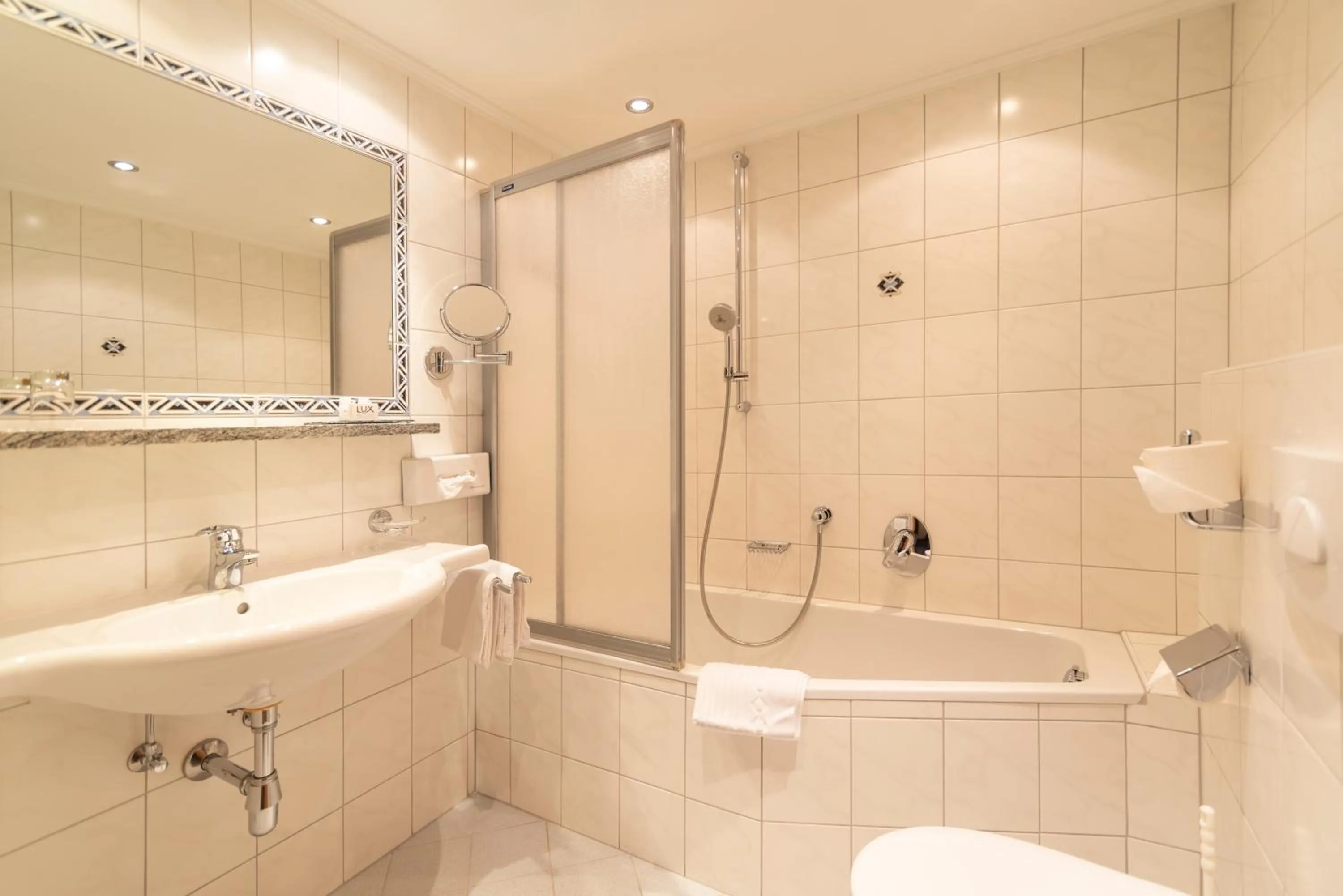 Bathroom in Hotel Garni Helvetia