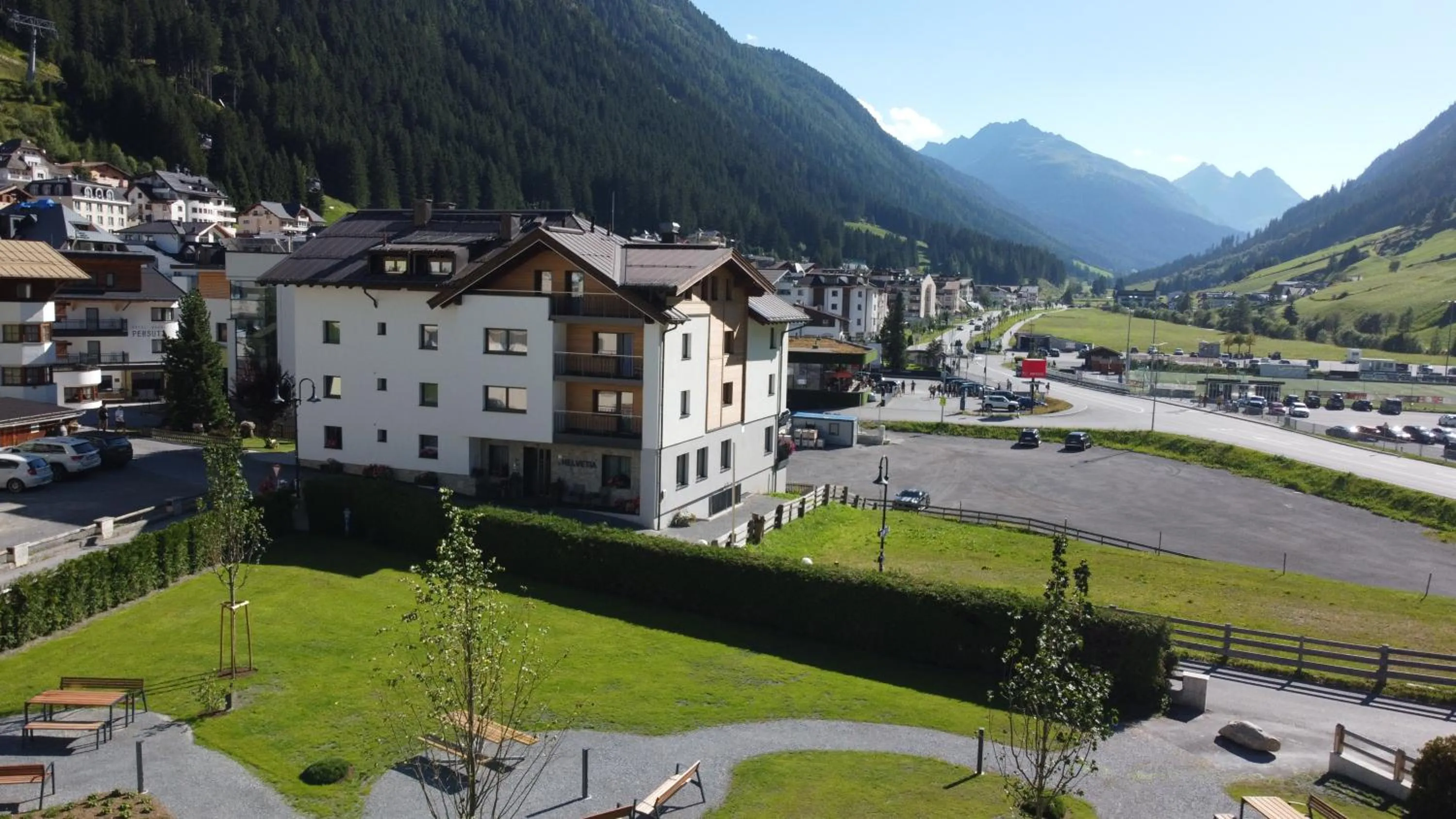 Property building in Hotel Garni Helvetia
