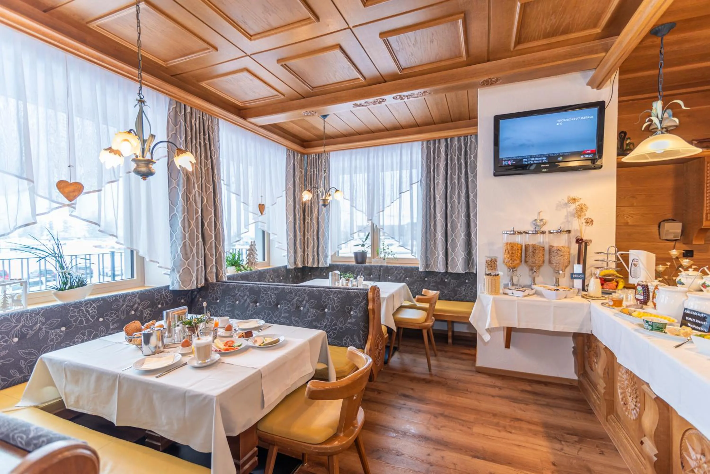 Breakfast in Hotel Garni Helvetia