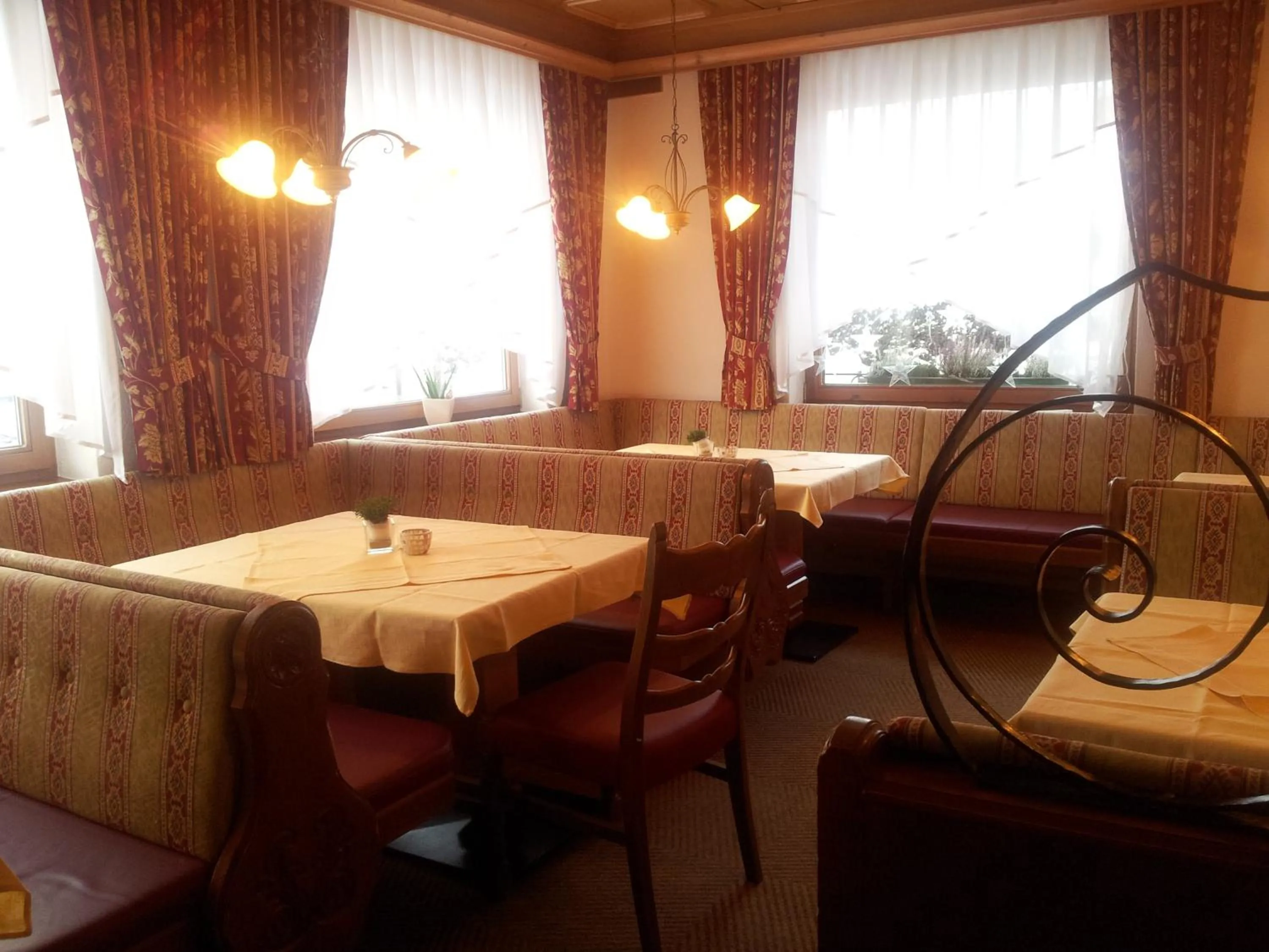 Restaurant/places to eat in Hotel Garni Helvetia