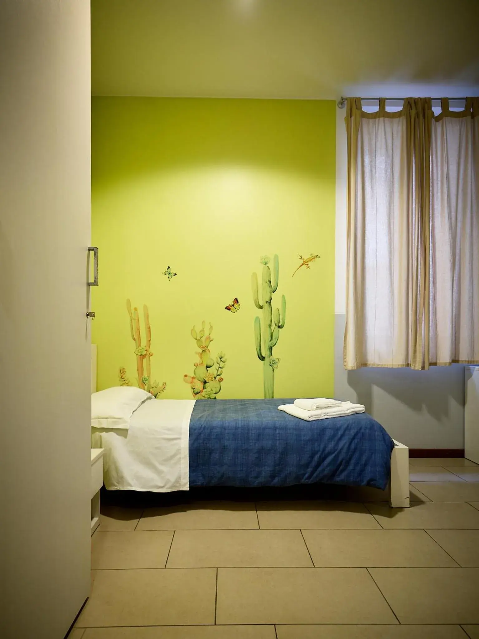 Single Room with Private Bathroom in L'Archetto Single Room with Private Bathroom in L'Archetto