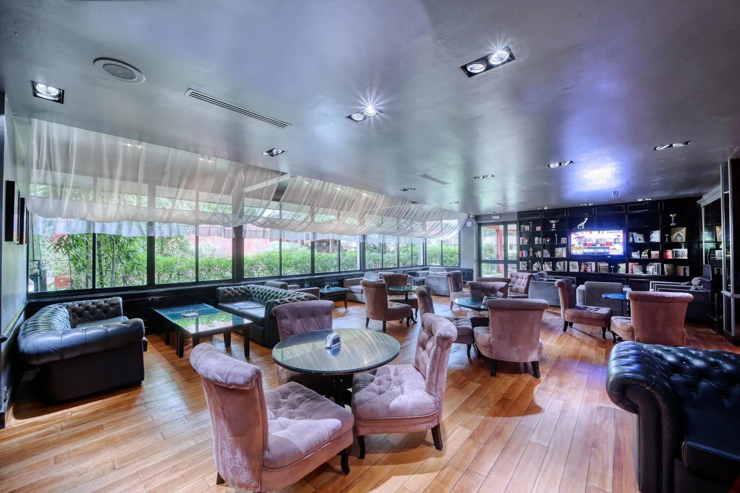 Restaurant/places to eat in AKWA PALACE Douala