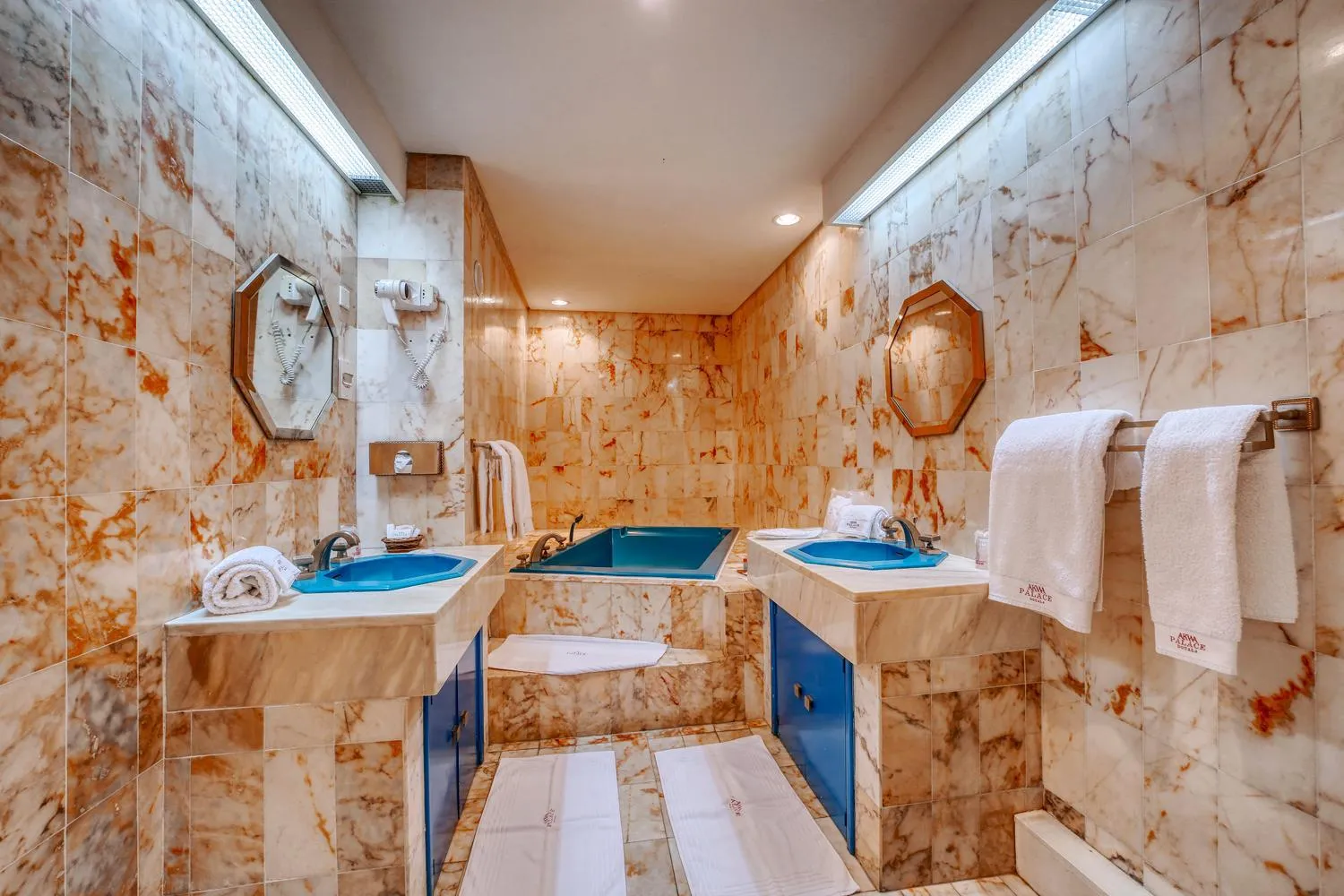 Bath in AKWA PALACE Douala