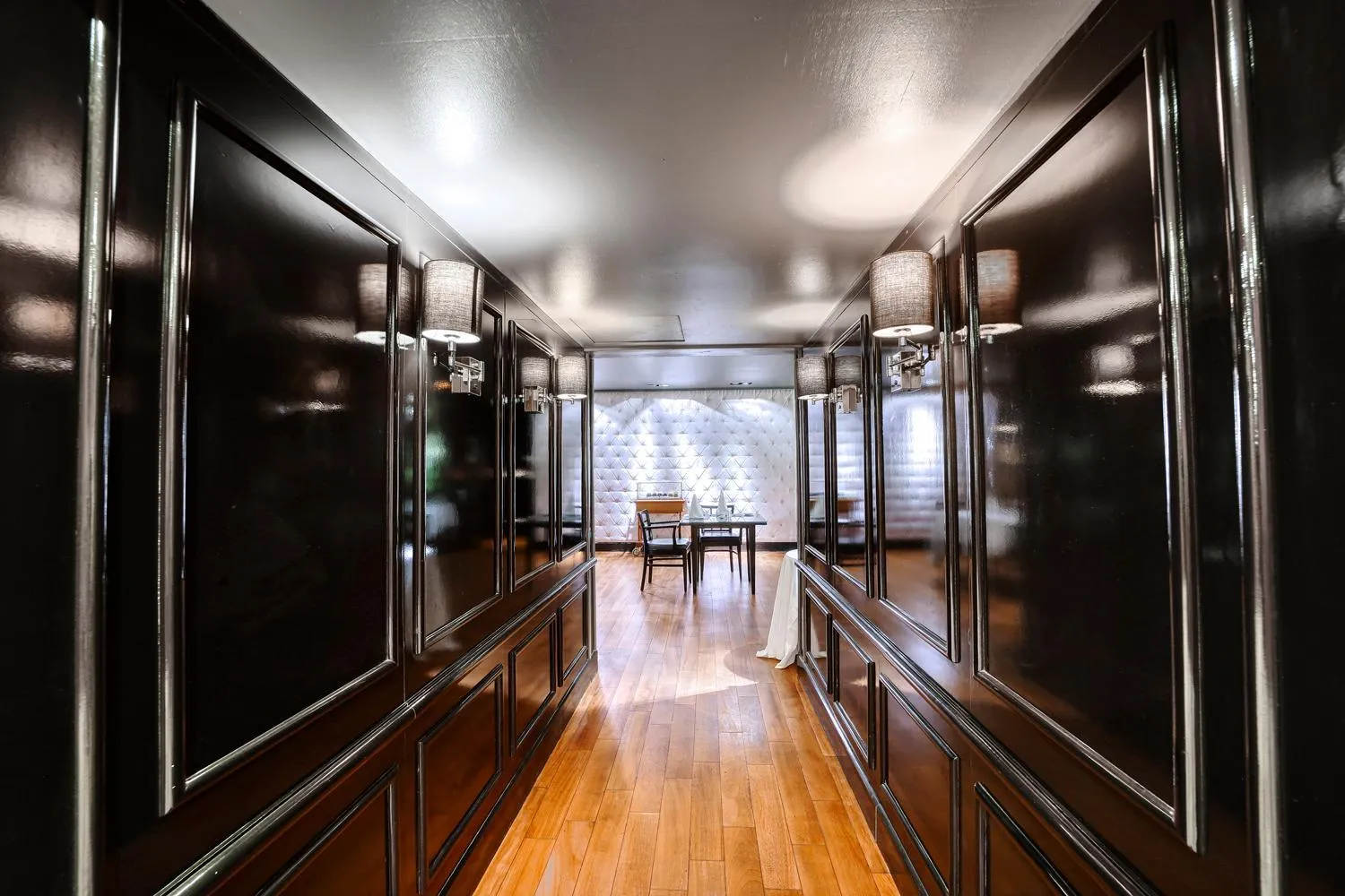 Restaurant/places to eat in AKWA PALACE Douala