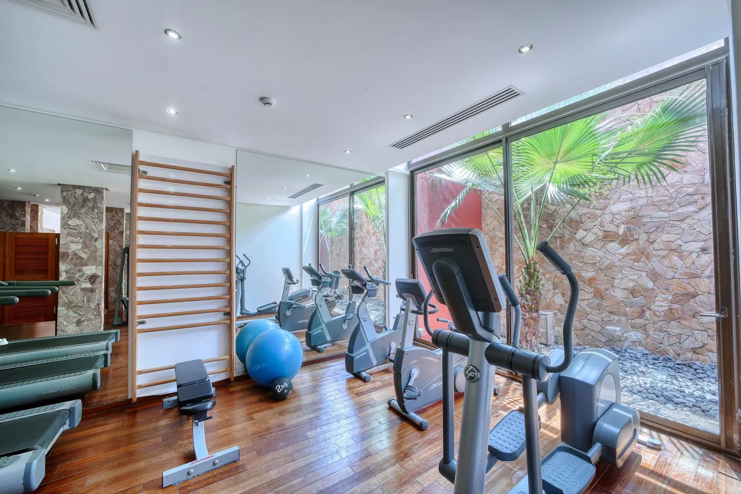 Fitness centre/facilities in AKWA PALACE Douala