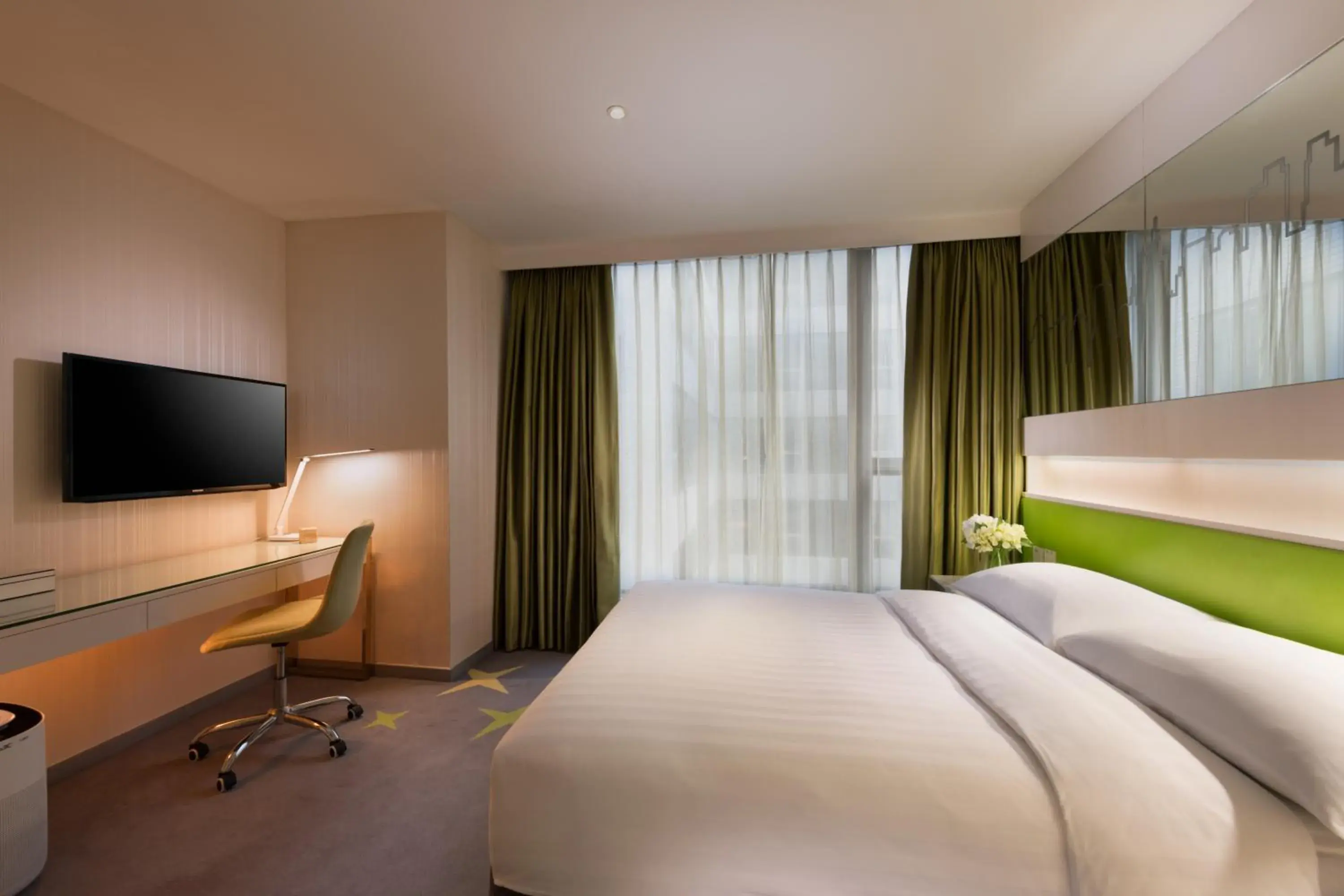 Deluxe Double or Twin Room with City View in Dorsett Tsuen Wan, Hong Kong Deluxe Double or Twin Room with City View in Dorsett Tsuen Wan, Hong Kong