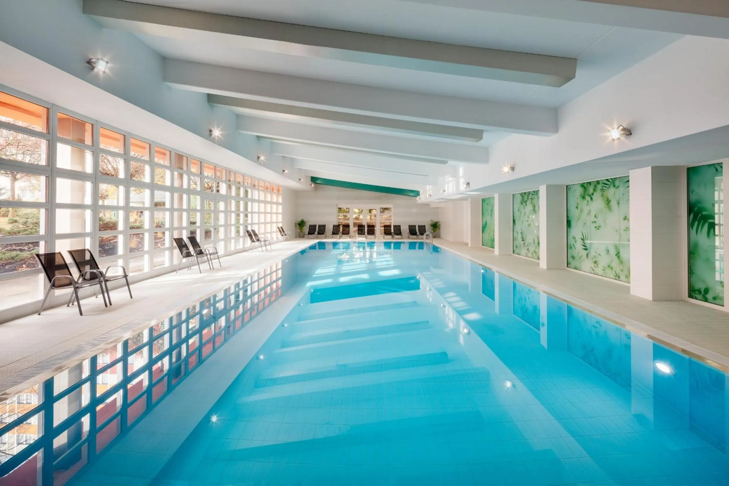 Swimming pool in Hotel Duo & Wellness