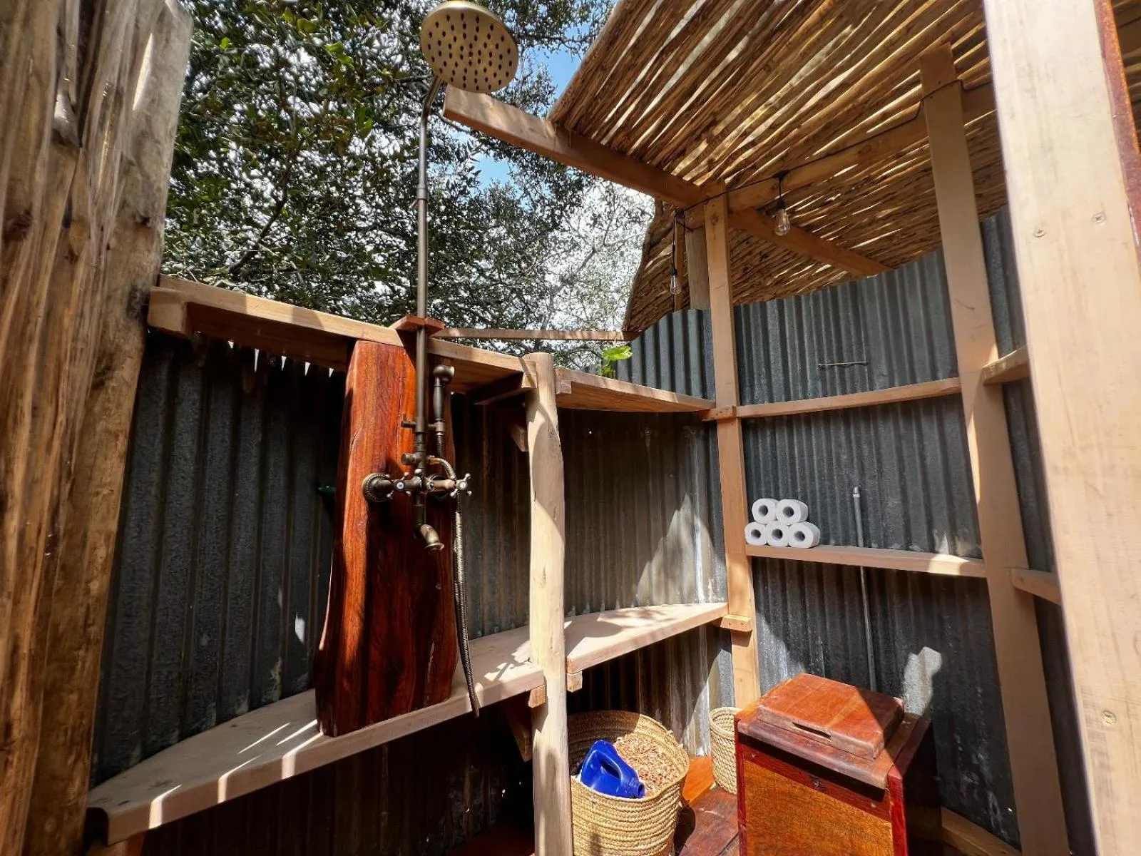 Distant Relatives Ecolodge & Backpackers