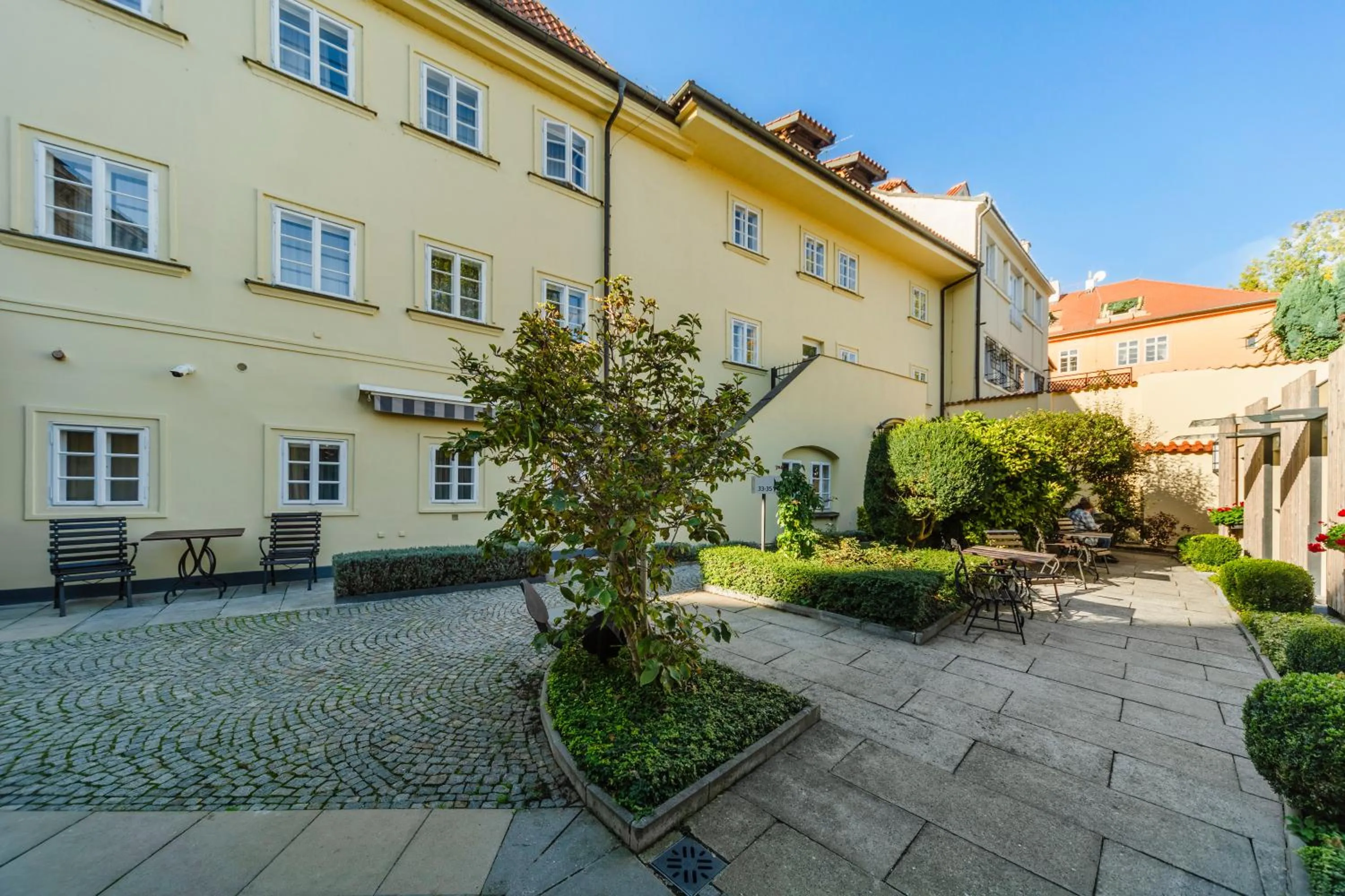 Archibald At the Charles Bridge