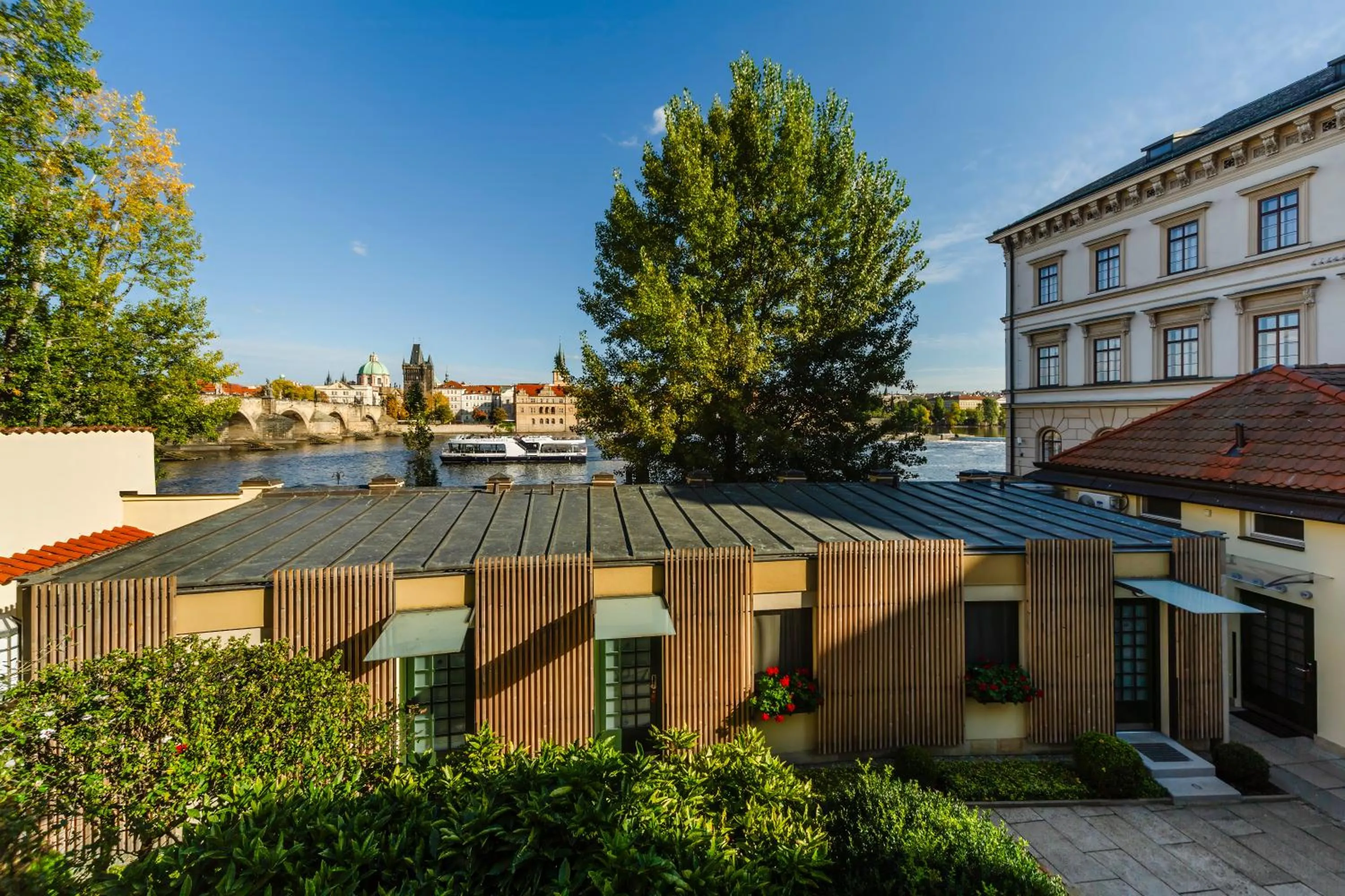 Archibald At the Charles Bridge