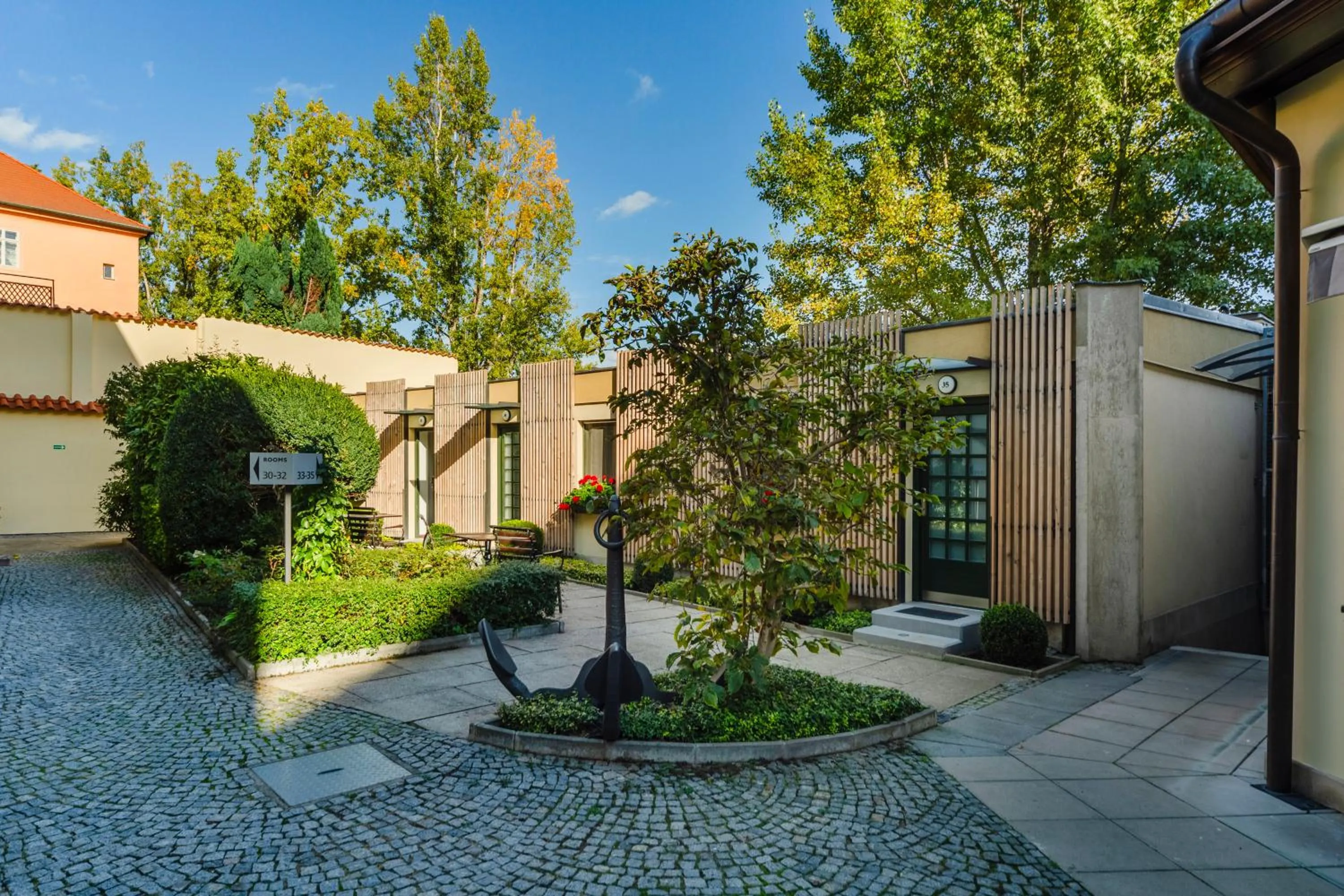 Archibald At the Charles Bridge